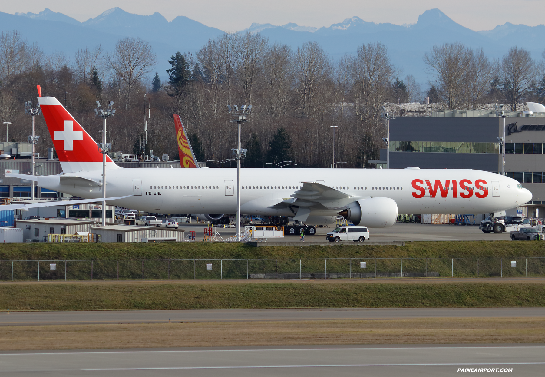 Swiss 777 HB-JNL at Paine Field