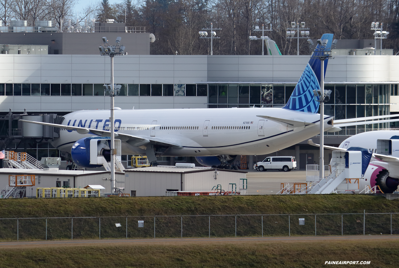 United Airlines 777 N2749U at Paine Field