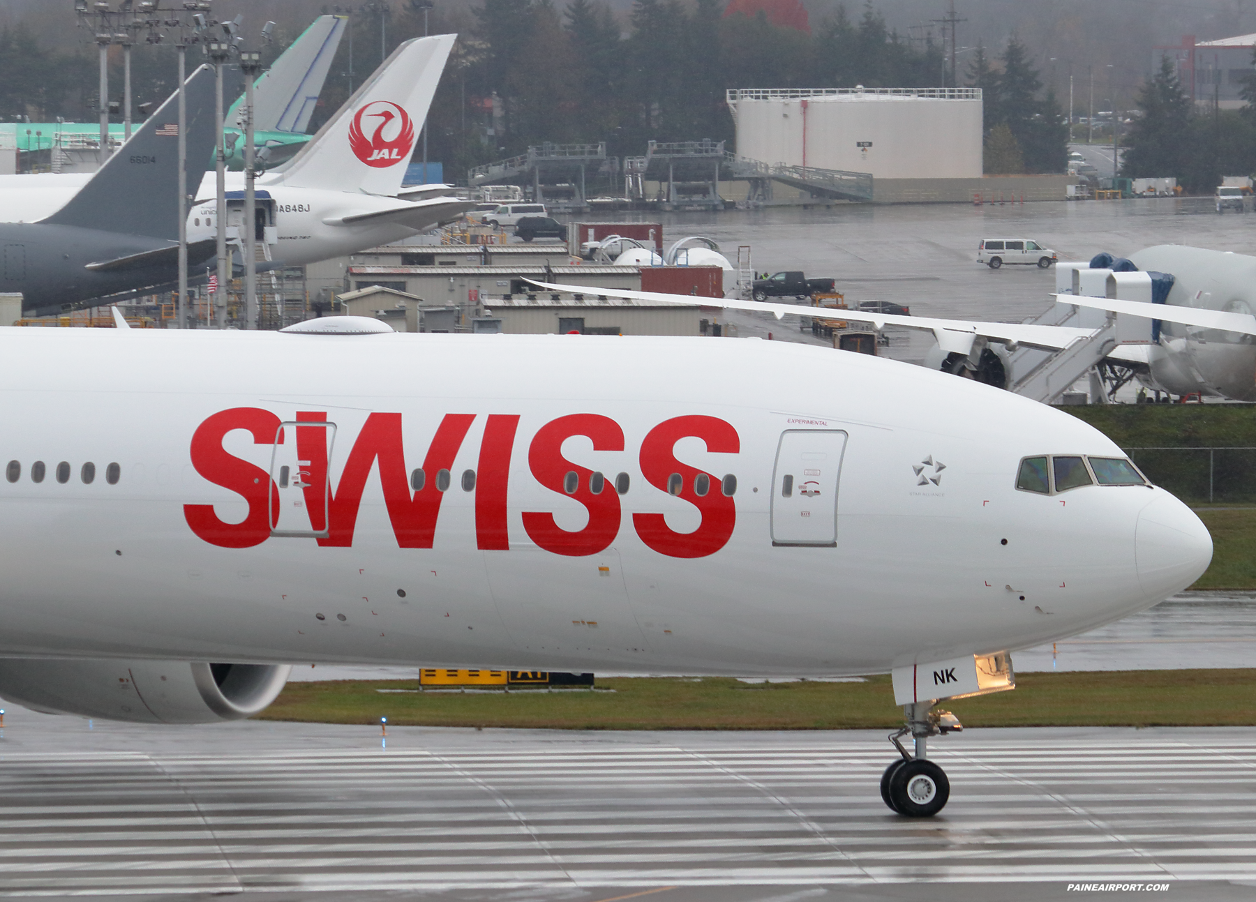 Swiss 777 HB-JNK at Paine Field 