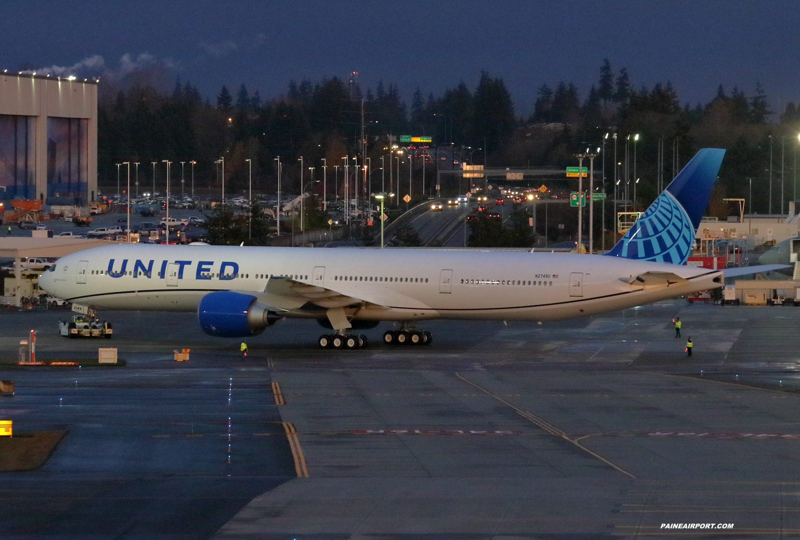 United Airlines 777 N2749U at Paine Field