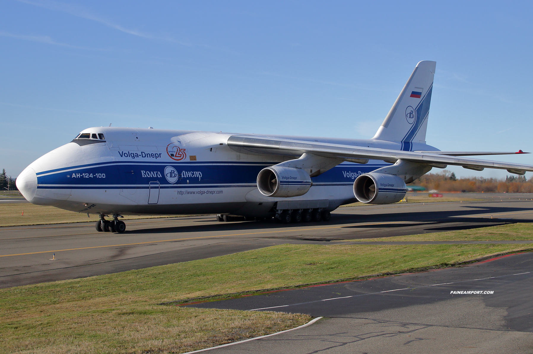 An-124 RA-82043 at Paine Field