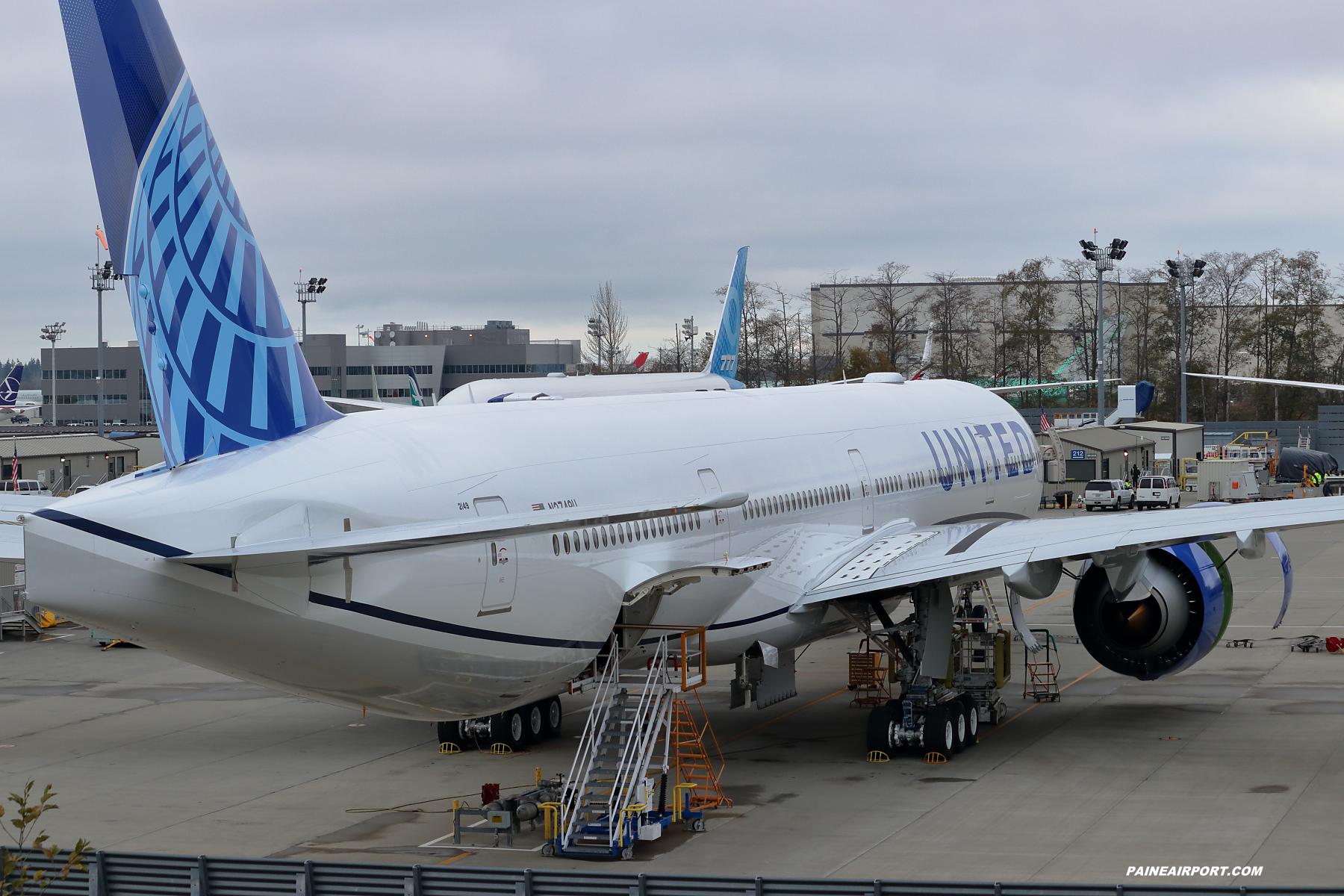 United Airlines 777 N2749U at Paine Field