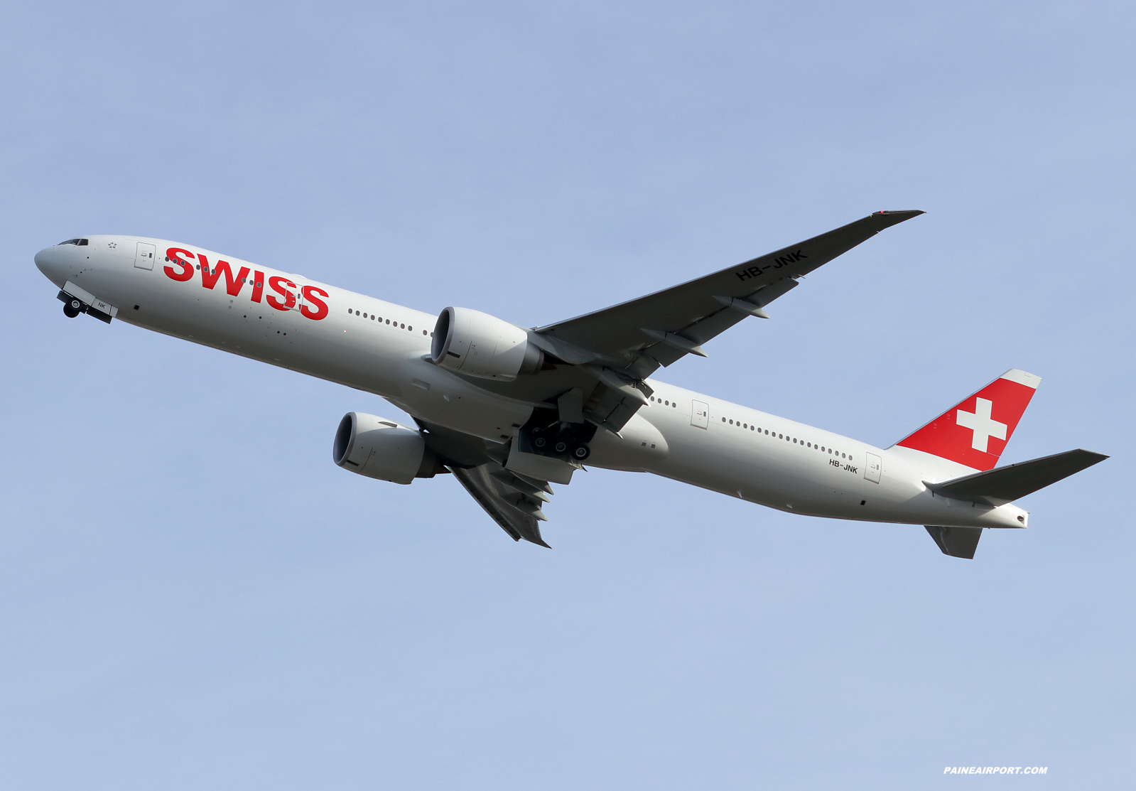 Swiss 777 HB-JNK at Paine Field