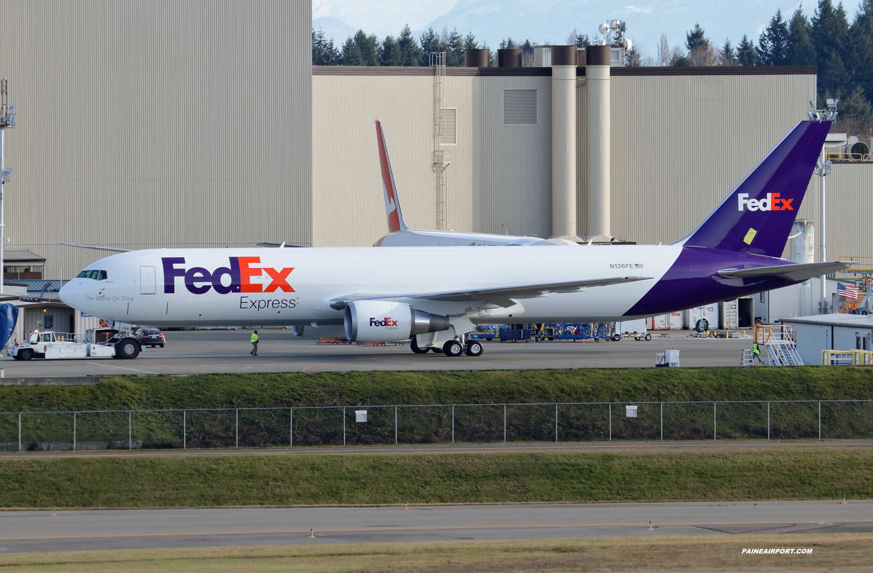 FedEx 767 N136FE at Paine Field