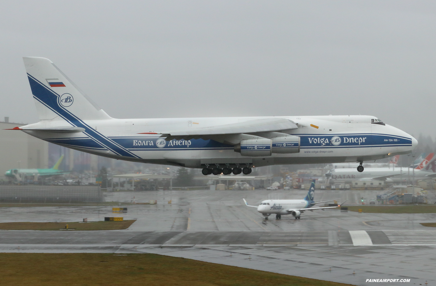 An-124 RA-82046 at Paine Field 
