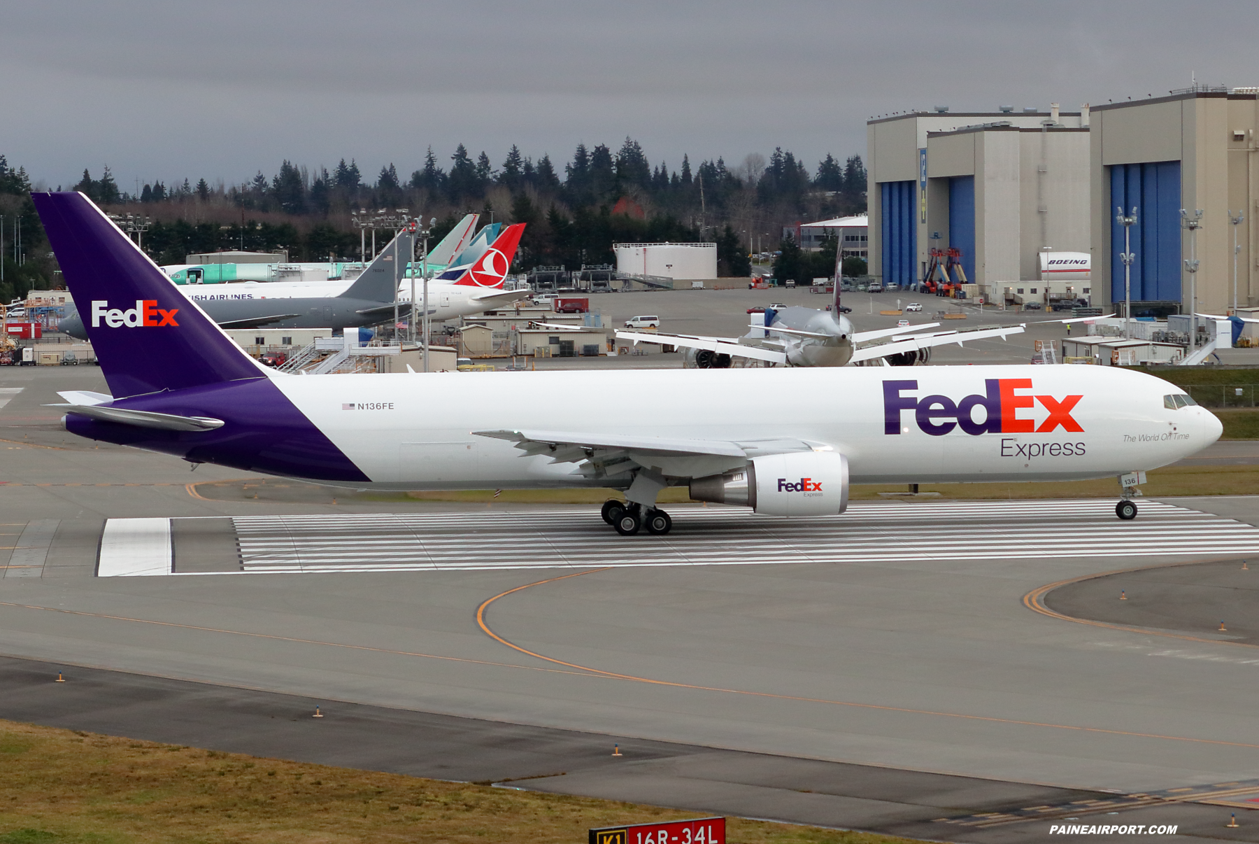 FedEx 767 N136FE at Paine Field
