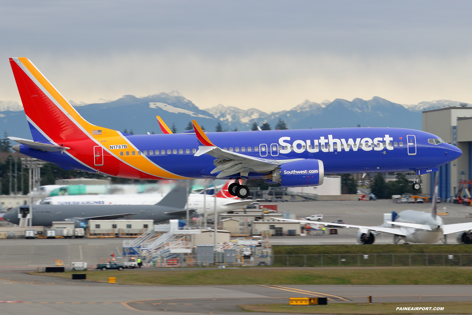 Southwest Airlines 737 N1787B at Paine Field