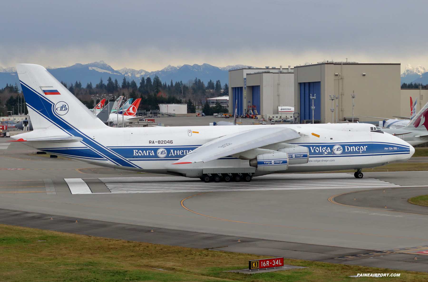 An-124 RA-82046 at Paine Field