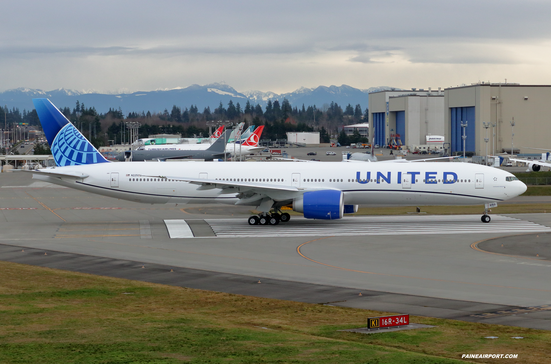 United Airlines 777 N2250U at Paine Field