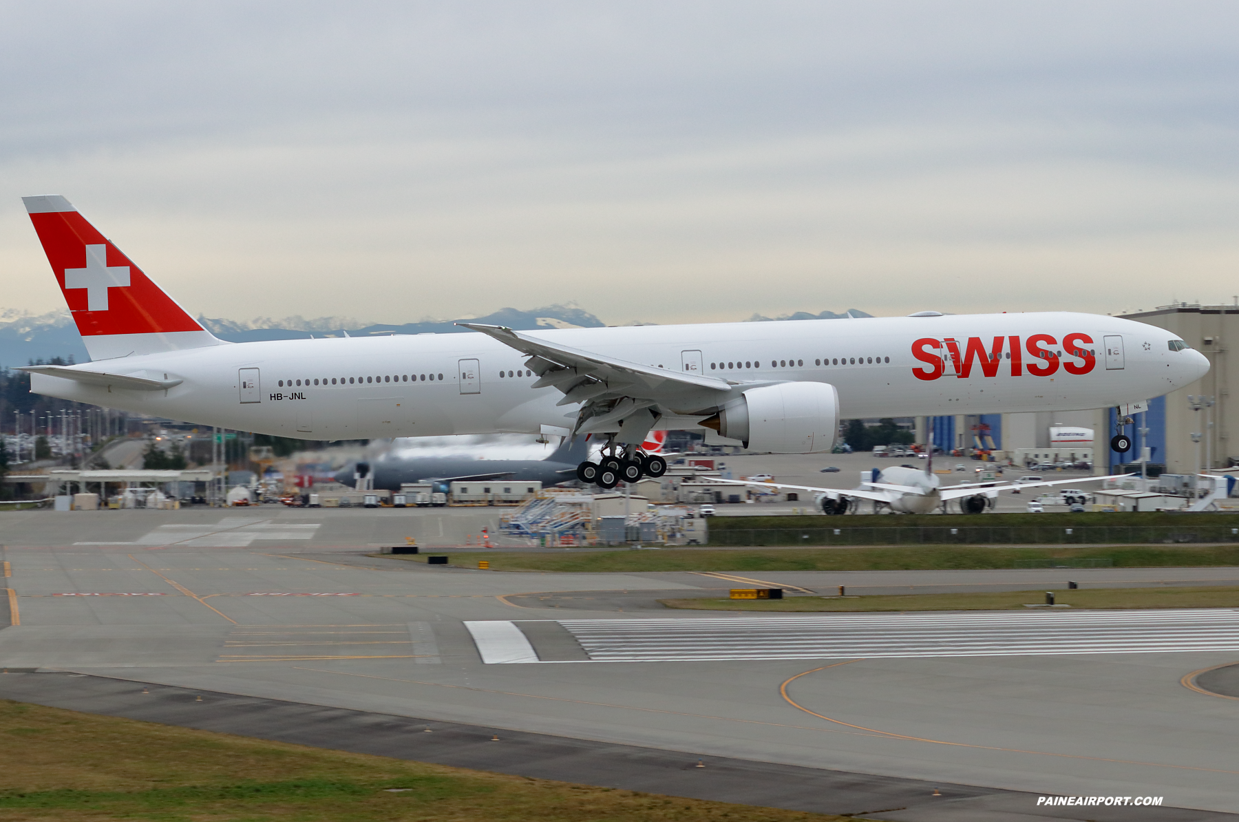 Swiss International Air Lines 777 HB-JNL at Paine Field