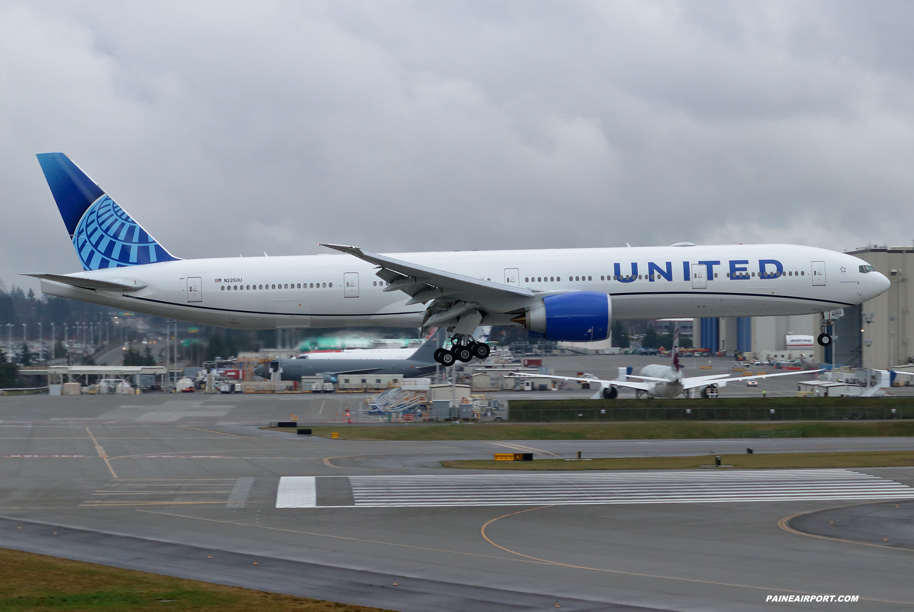 United Airlines 777 N2250U at Paine Field 