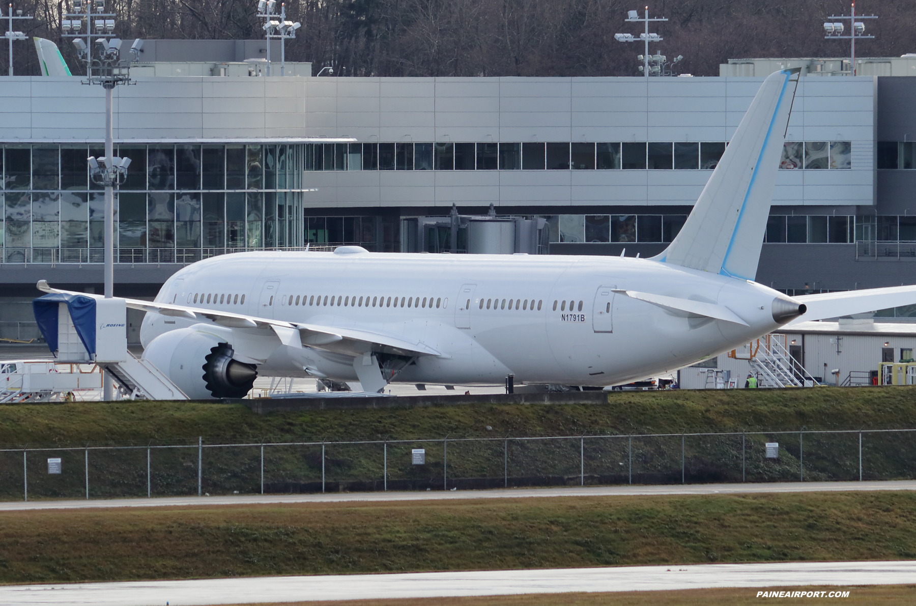 Uzbekistan Airways 787-8 at Paine Field