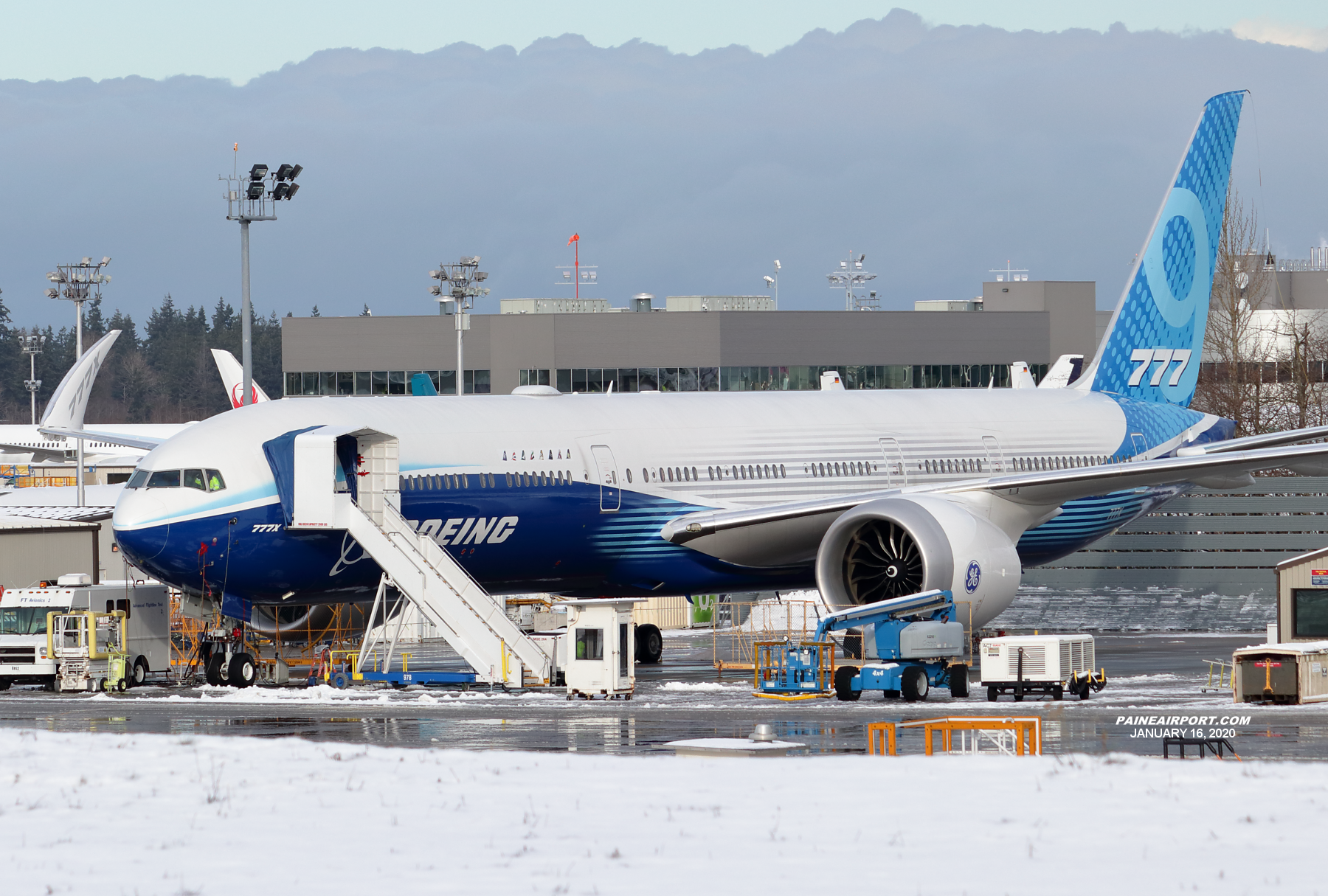 777-9 N779XW at Paine Field 