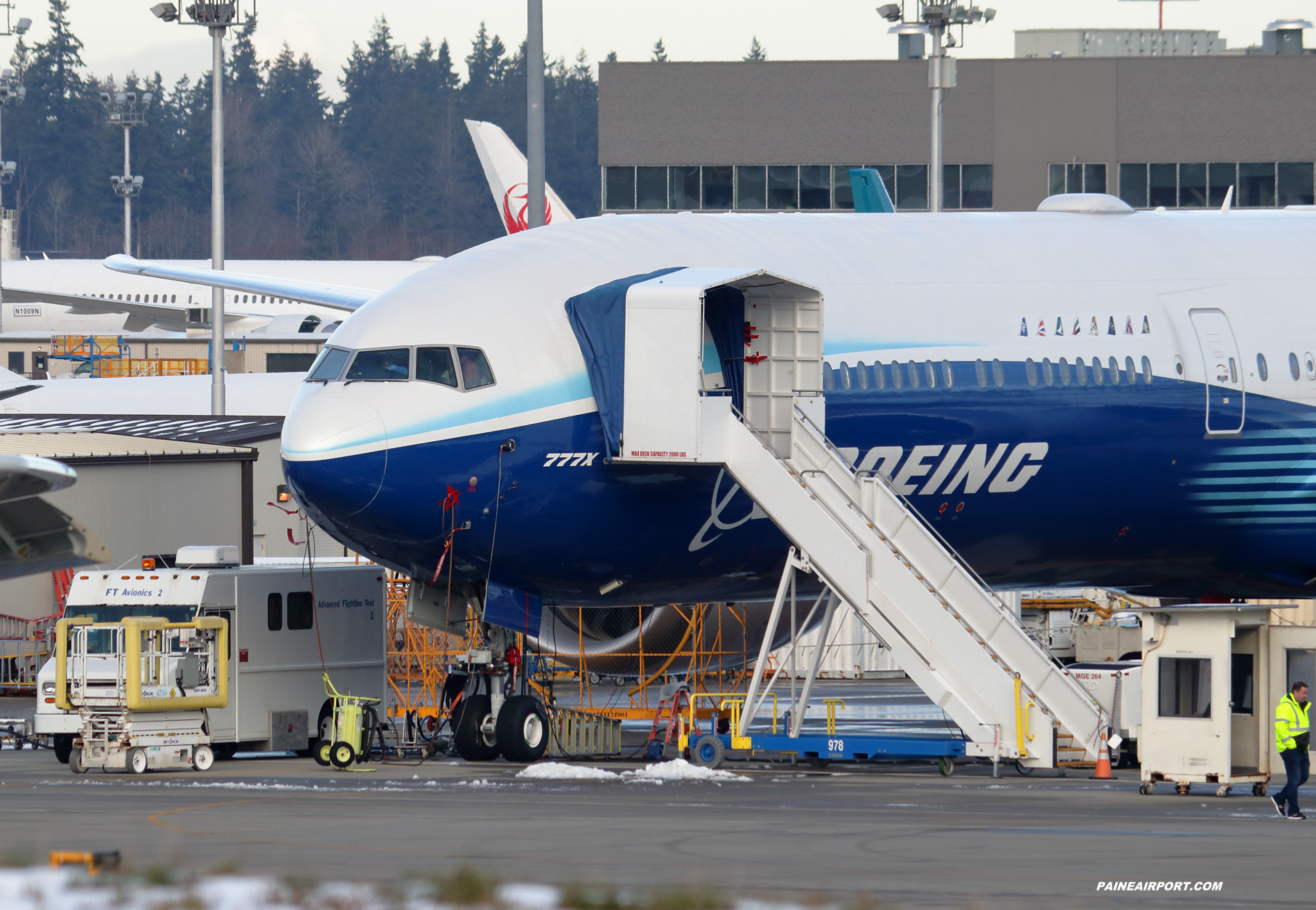 777-9 N779XW at Paine Field