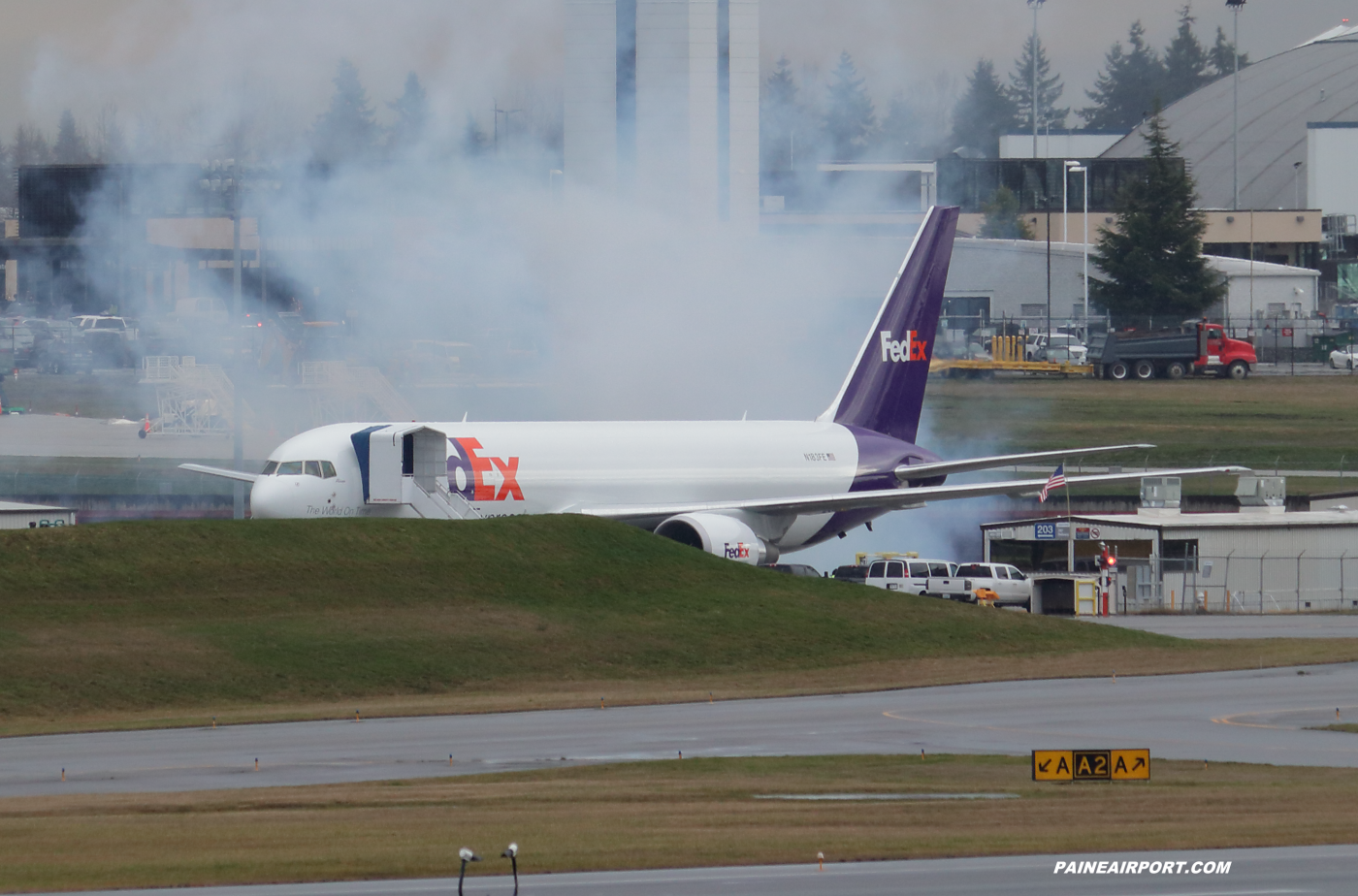 FedEx 767 N183FE at Paine Field 