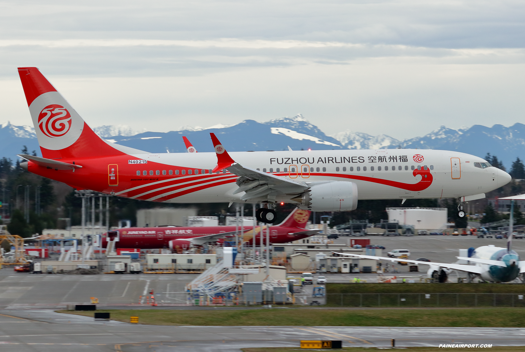 Fuzhou Airlines 737 N40215 at Paine Field