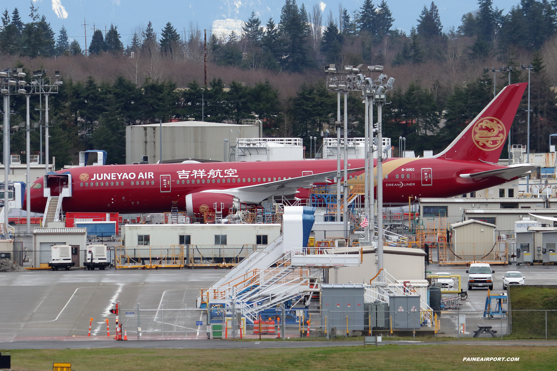 Juneyao Airlines 787-9 B-20EC at Paine Field