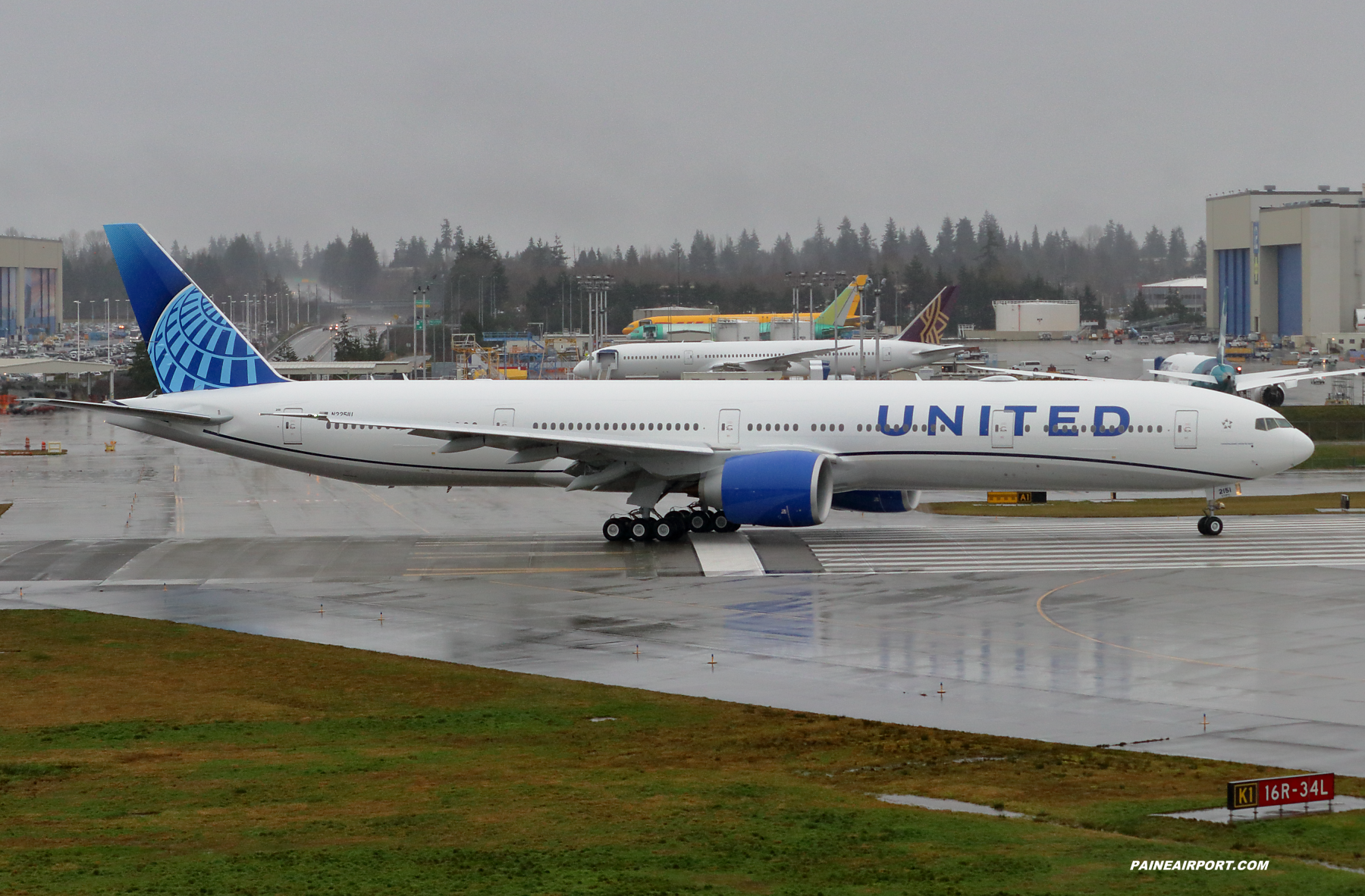 United Airlines 777 N2251U at Paine Field