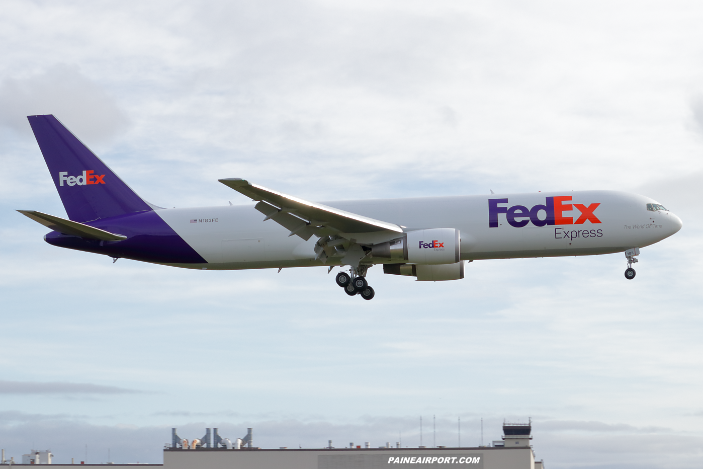 FedEx 767 N183FE at Paine Field