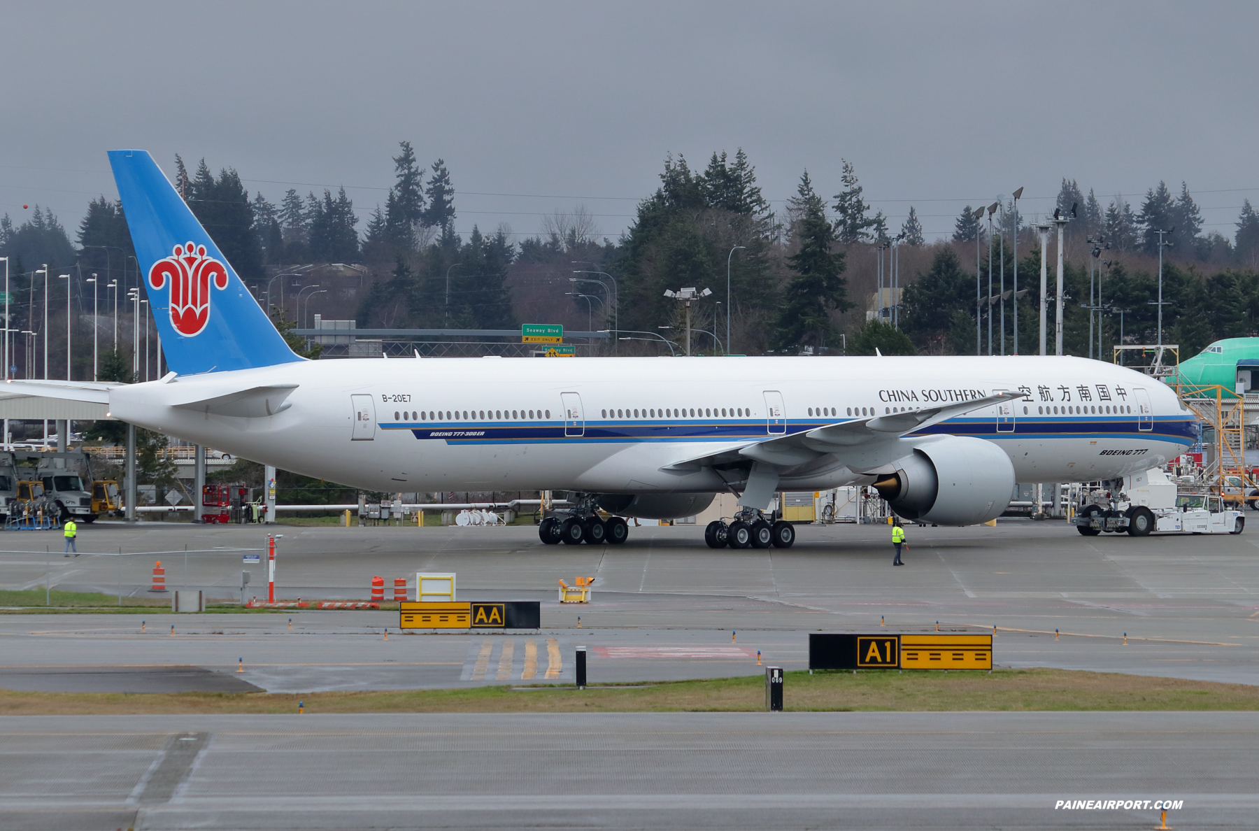 China Southern Airlines 777 B-20E7 at Paine Field