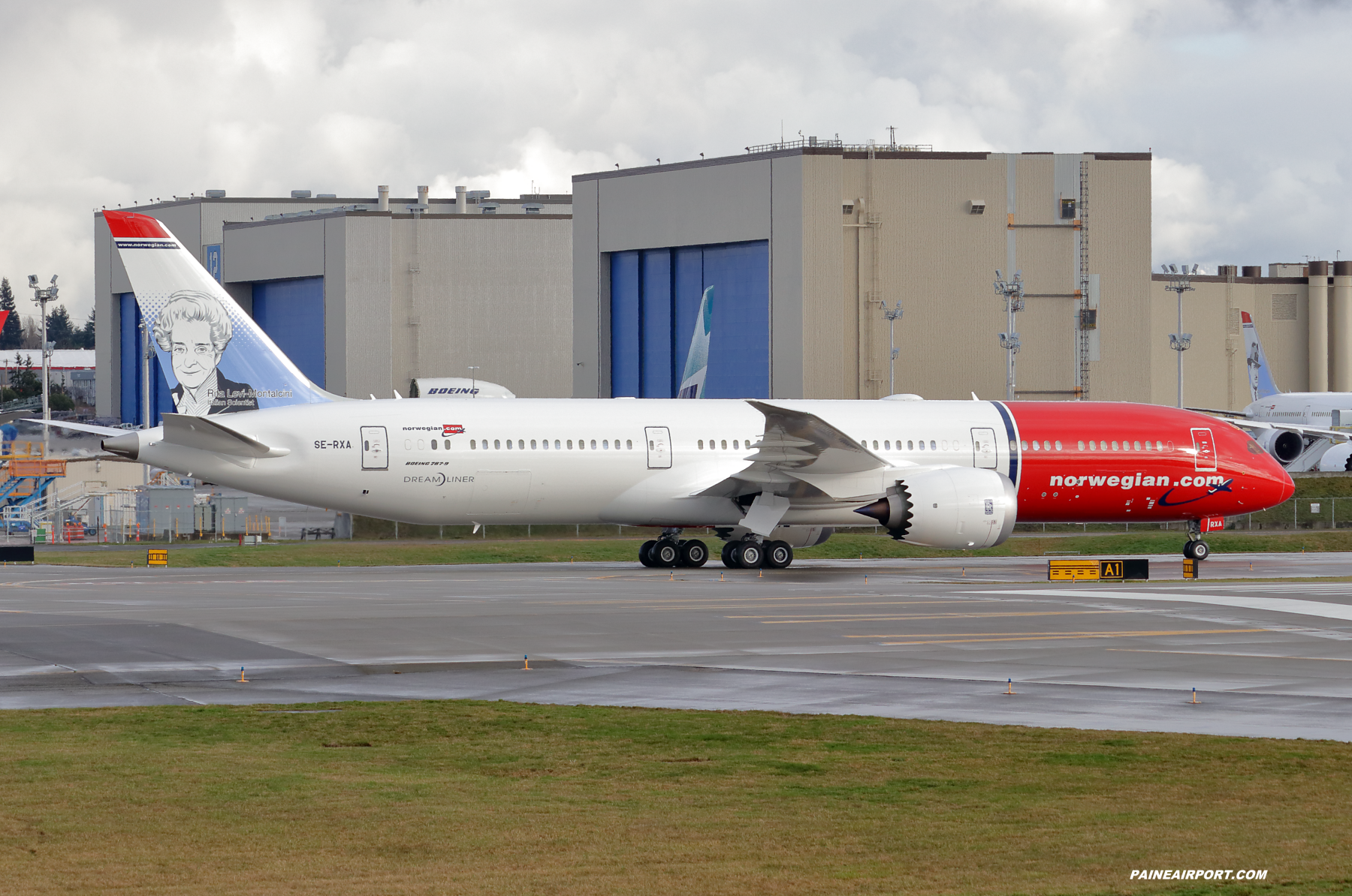 Norwegian 787-9 SE-RXA at Paine Field