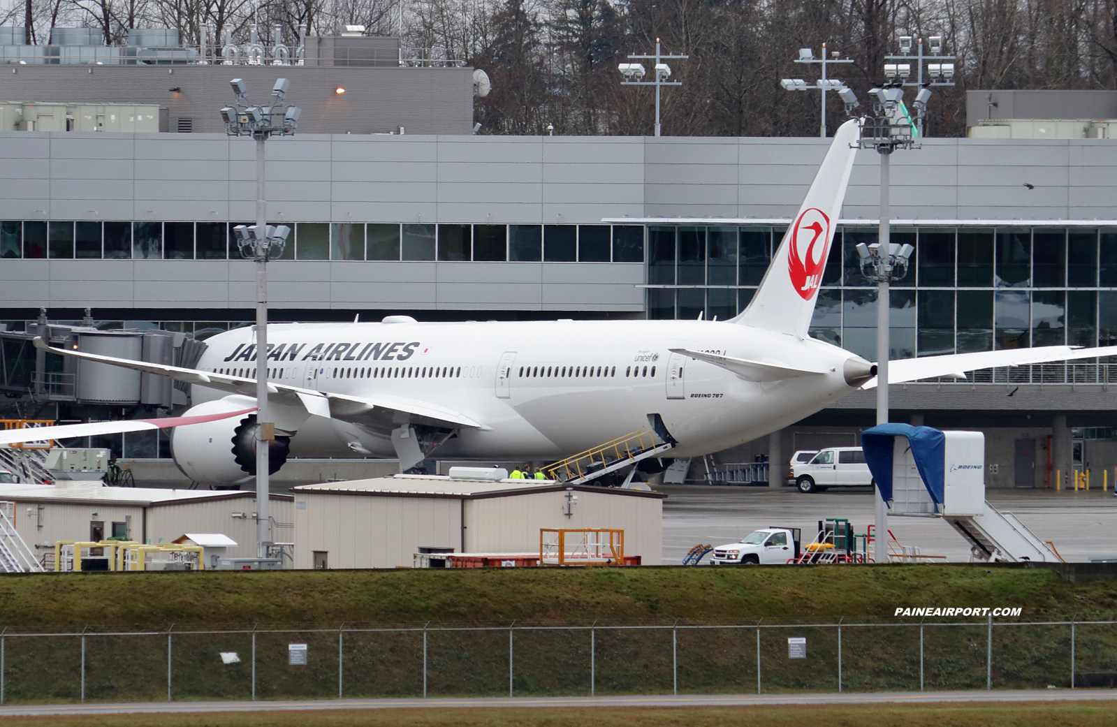 Japan Airlines 787-9 JA880J at Paine Field 