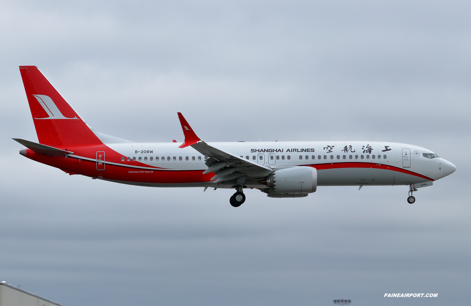 Shangahai Airlines 737 B-208W at Paine Field