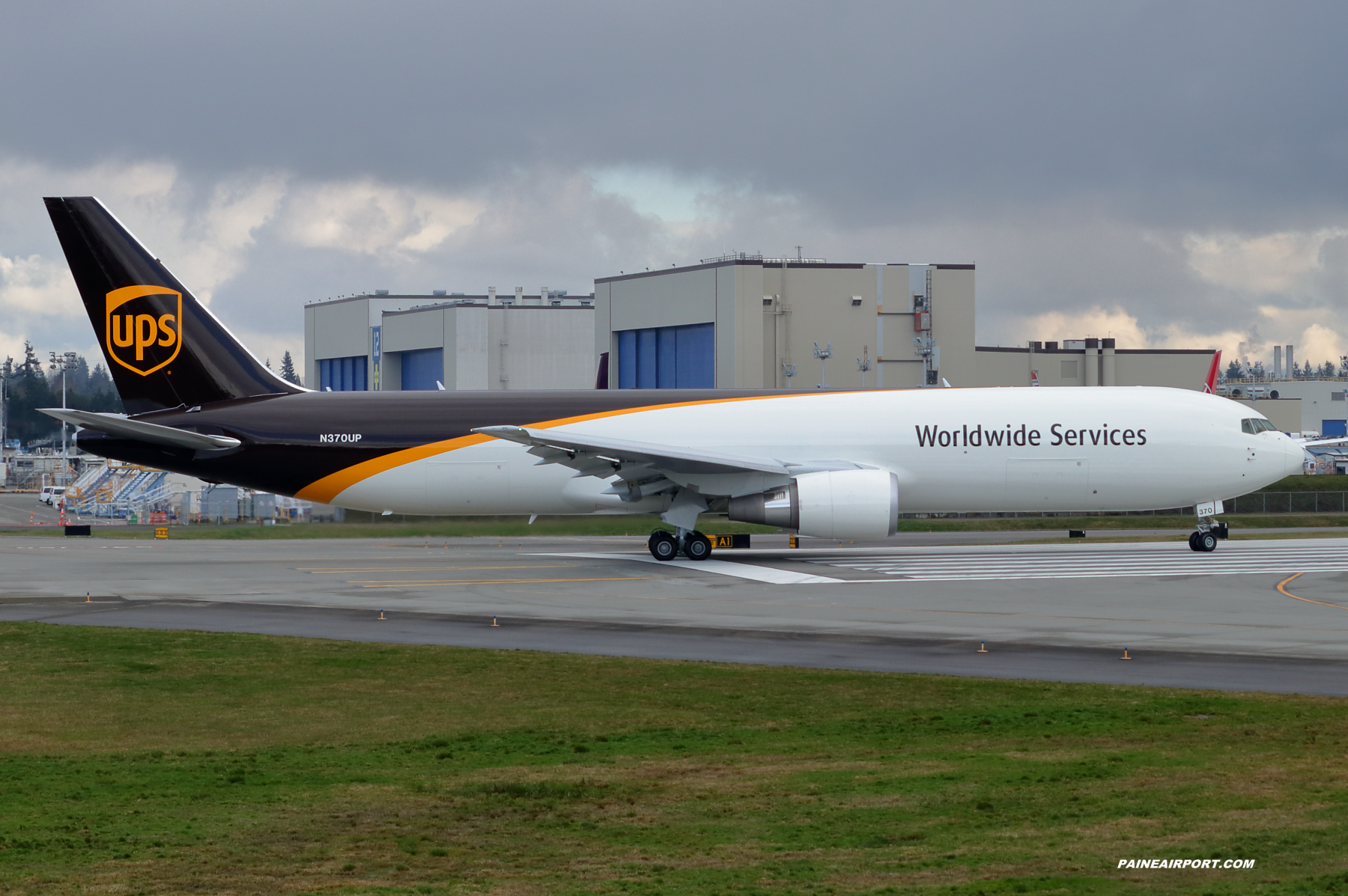 UPS 767 N370UP at Paine Field