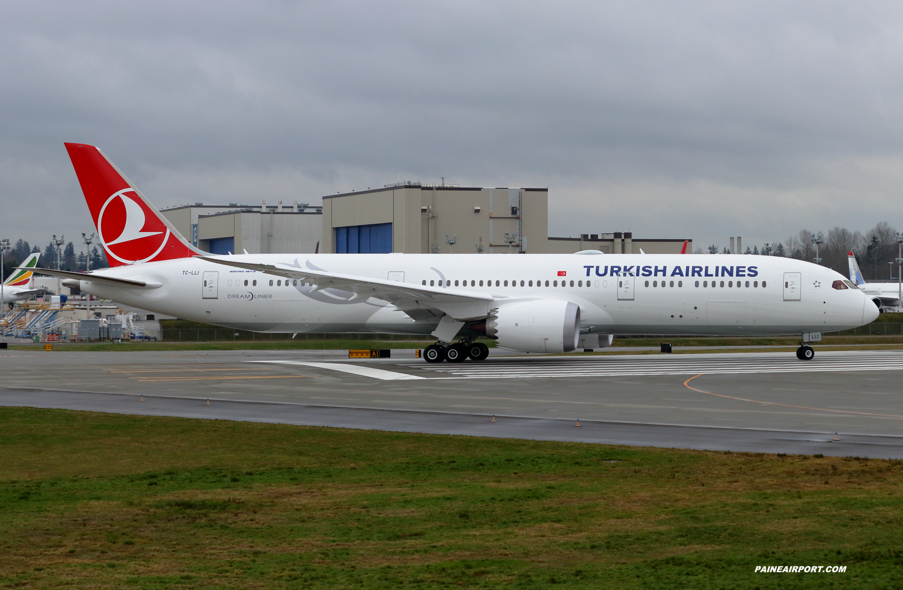 Turkish Airlines 787-9 TC-LLI at Paine Field