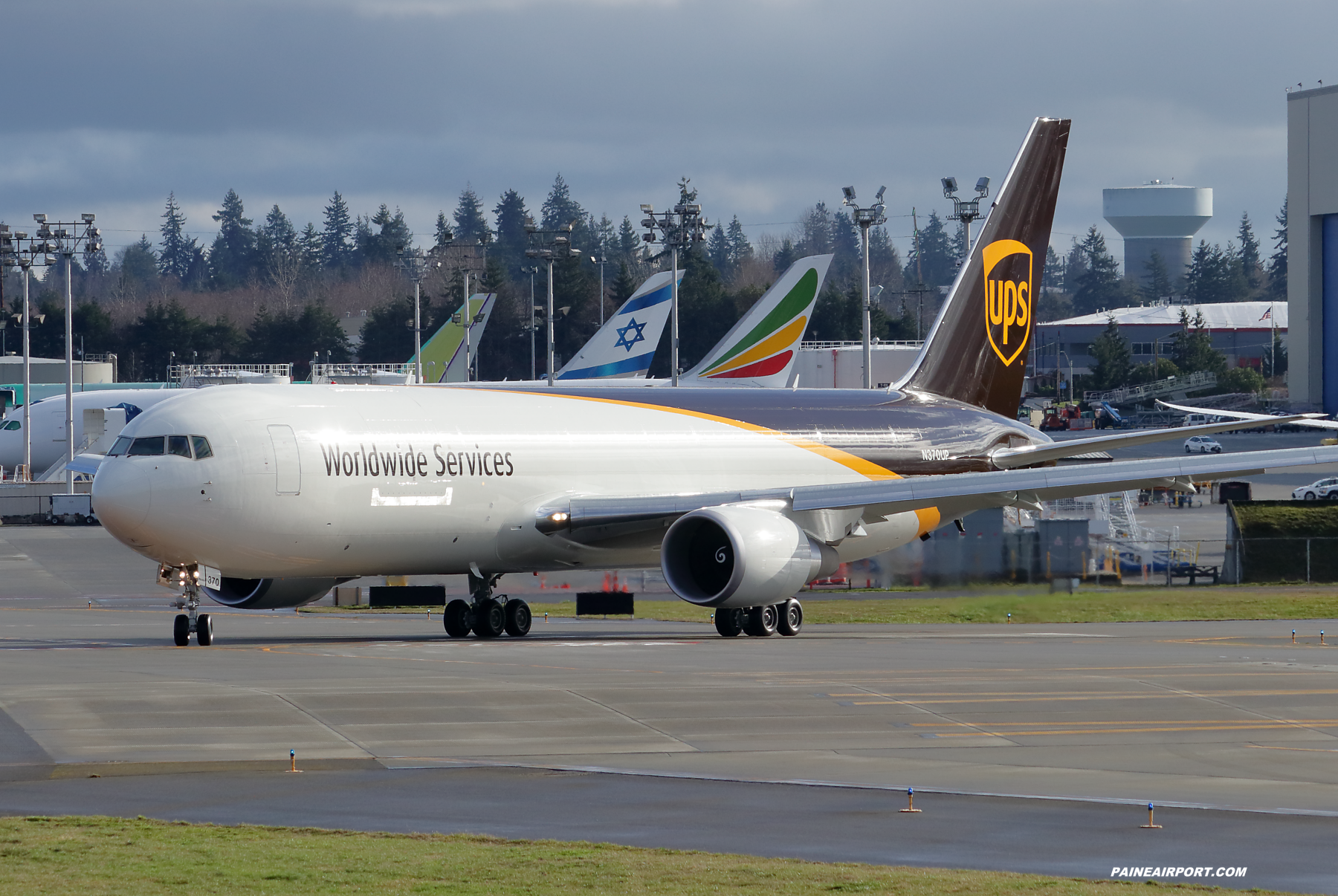 UPS 767 N370UP at Paine Field