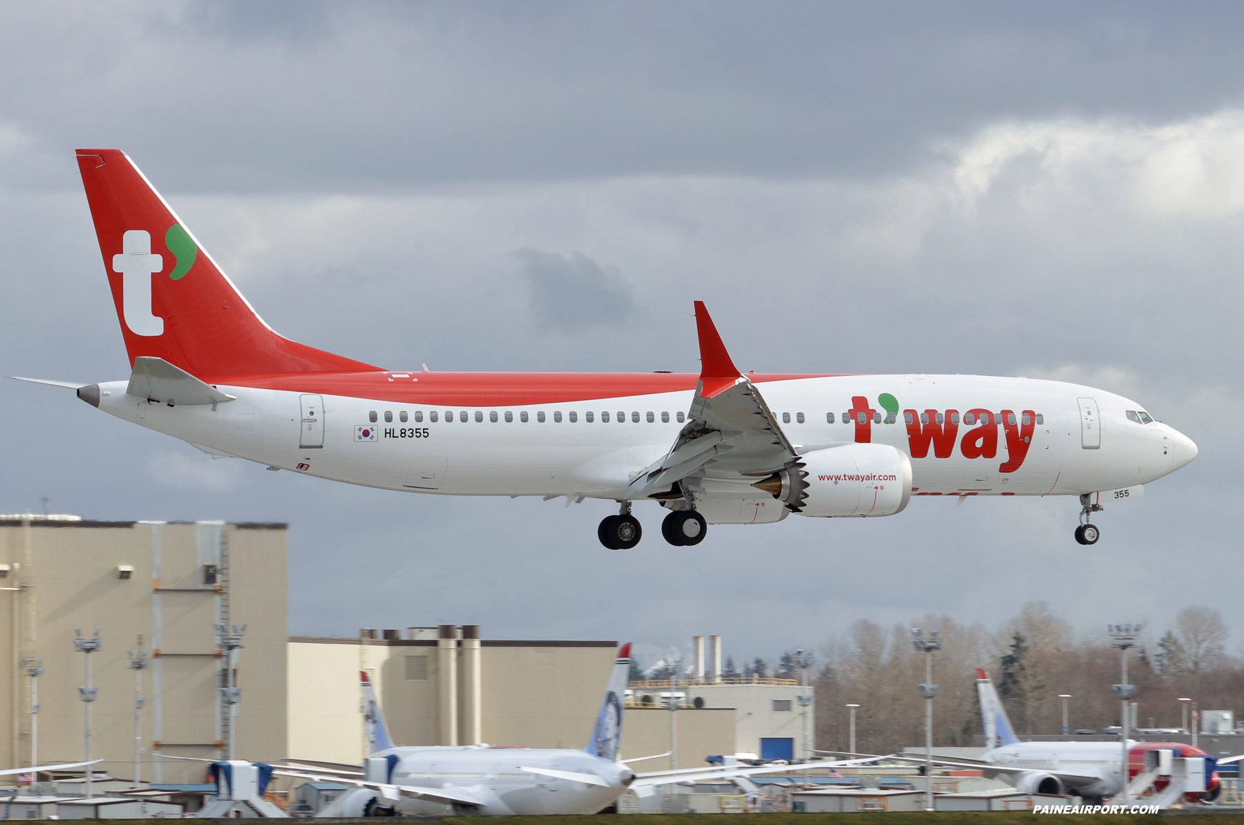 T'Way Air 737 HL8355 at Paine Field