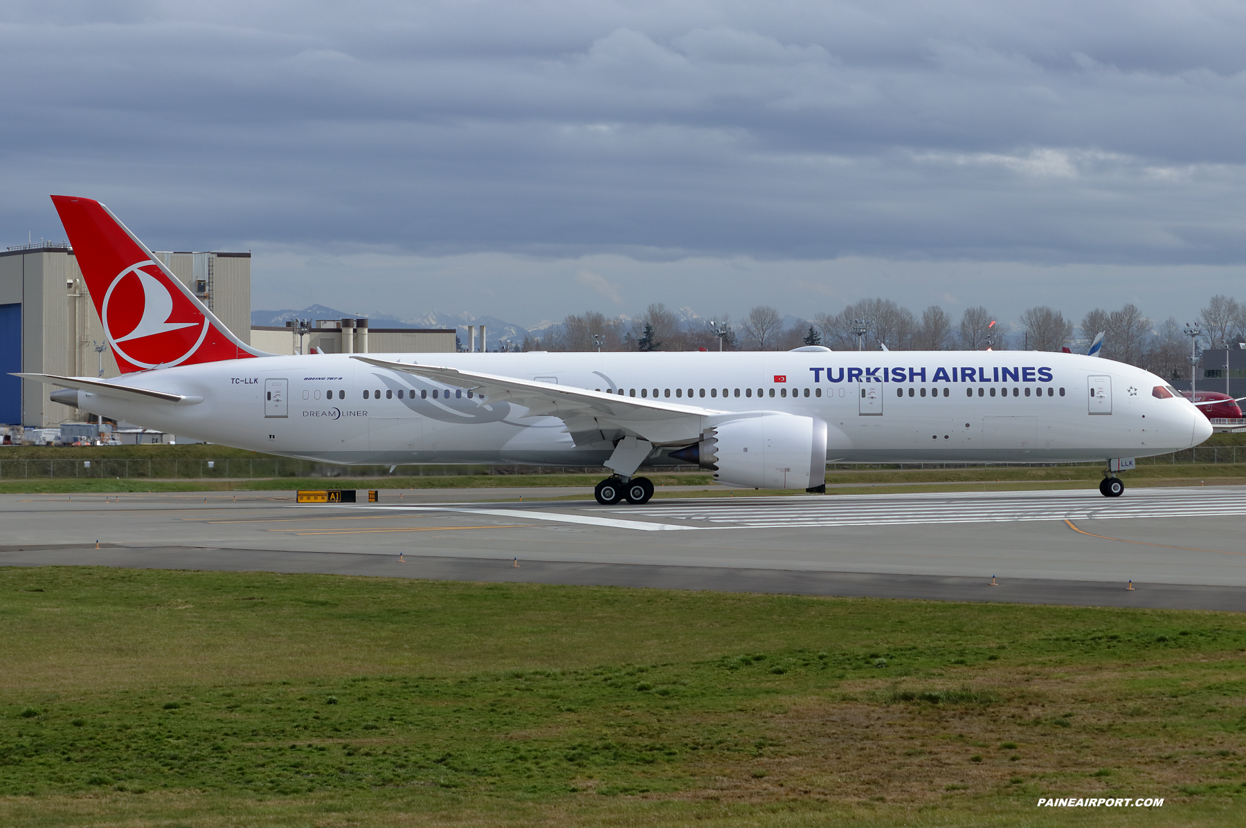 Turkish Airlines 787-9 TC-LLK at Paine Field