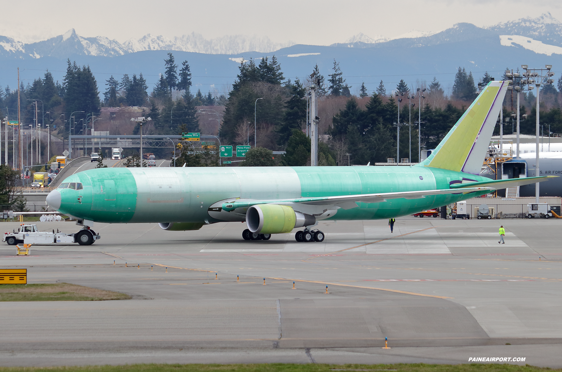 FedEx 767 line 1208 at Paine Field