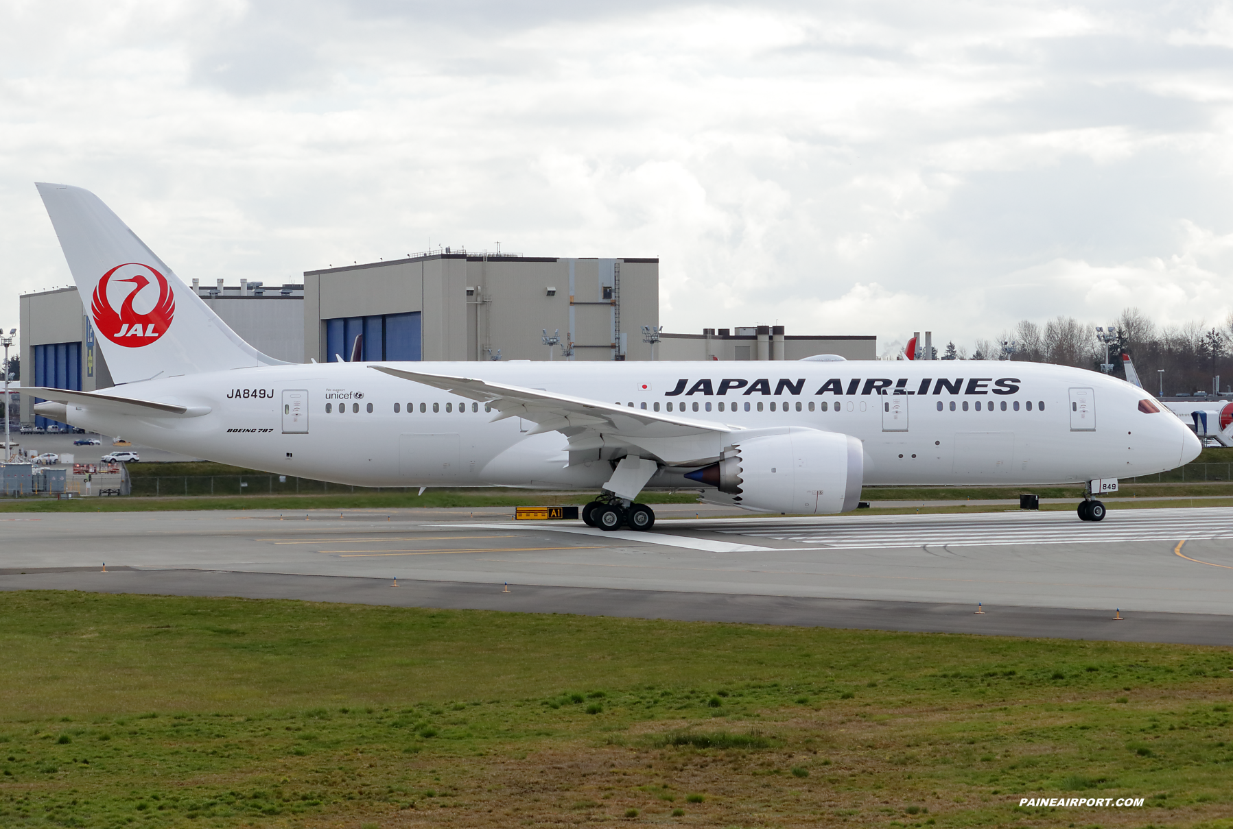 Japan Airlines 787-8 JA849J at Paine Field