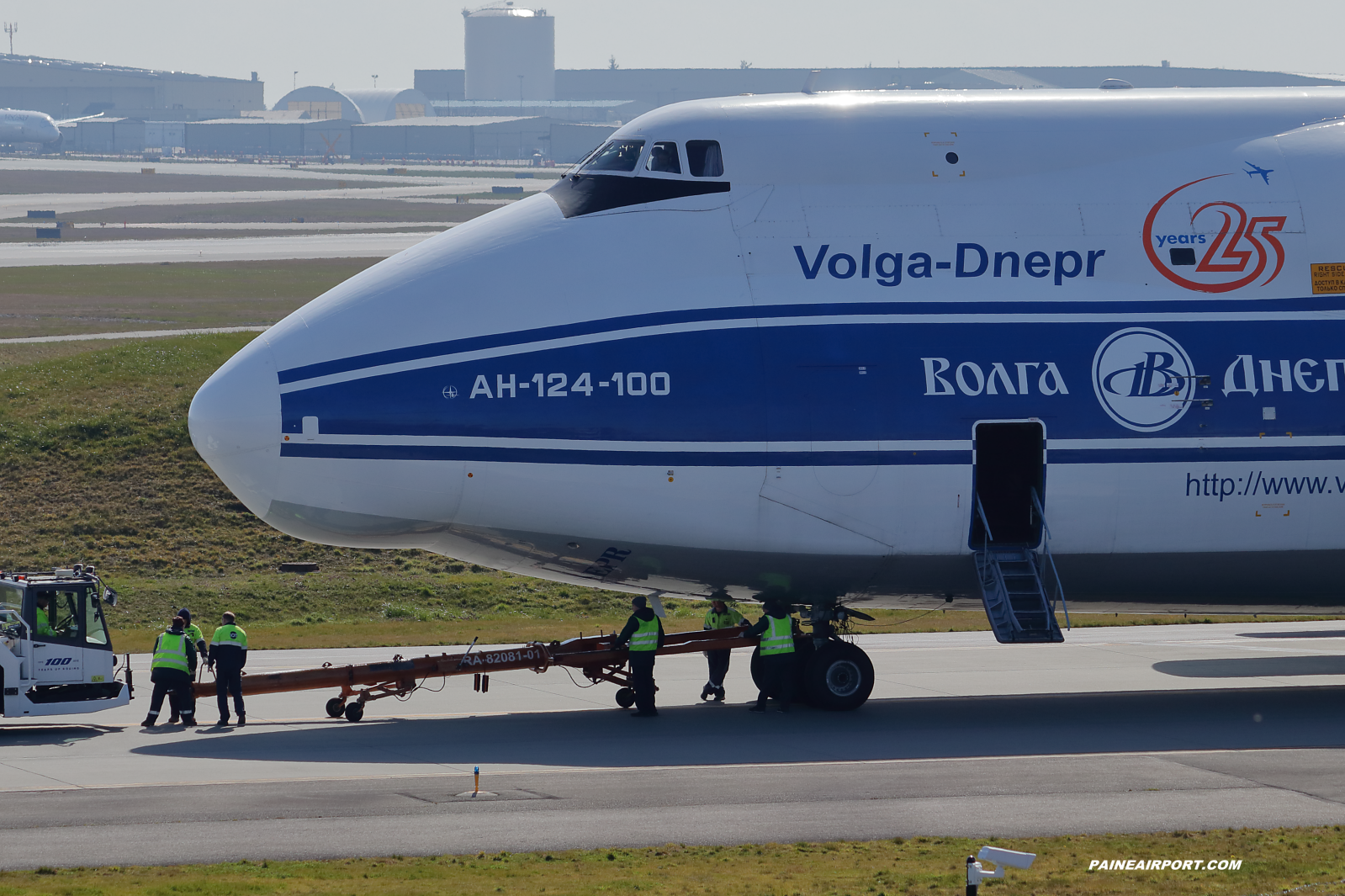 An-124 RA-82081 at Paine Field