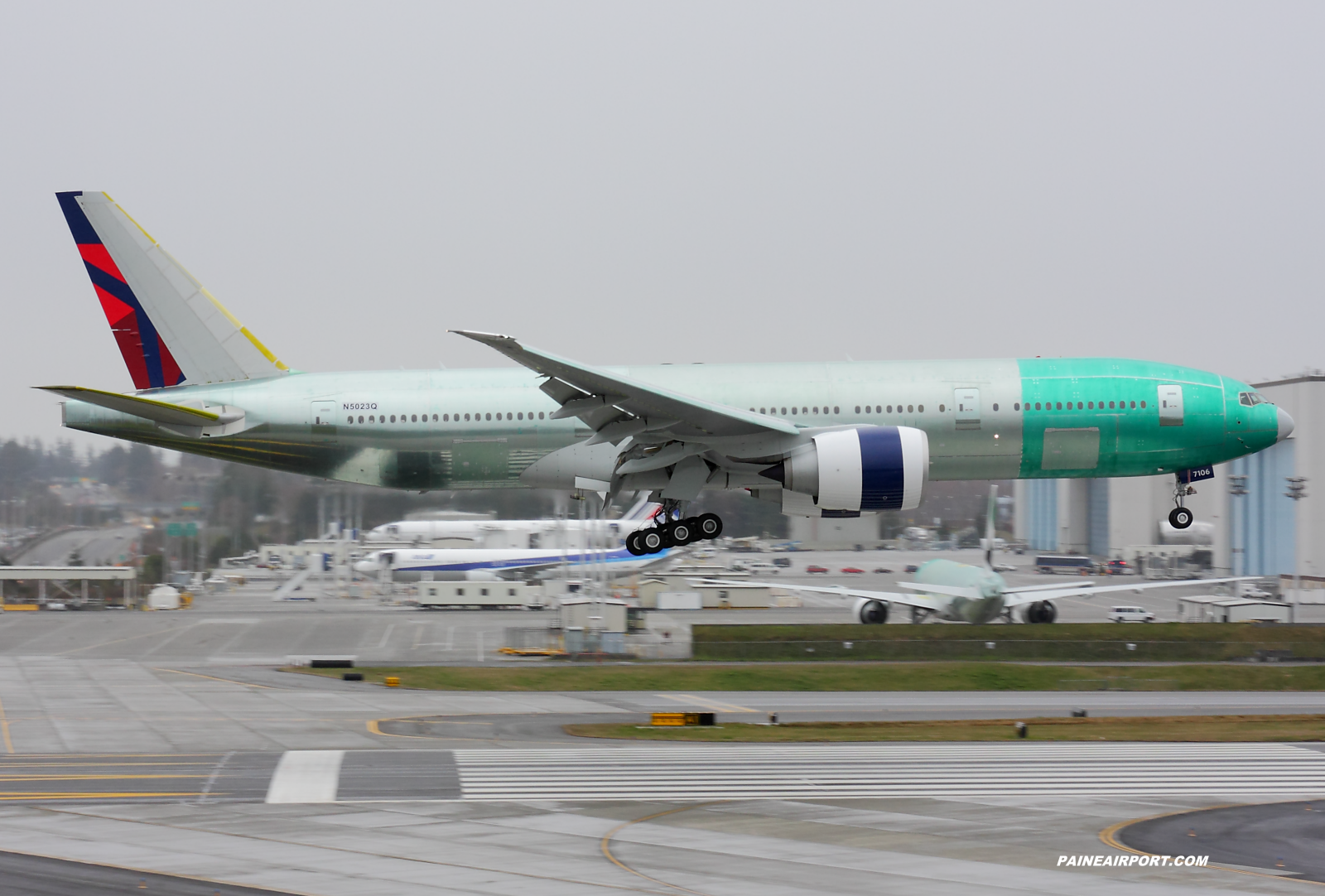 Delta Air Lines 777 N706DN at Paine Field