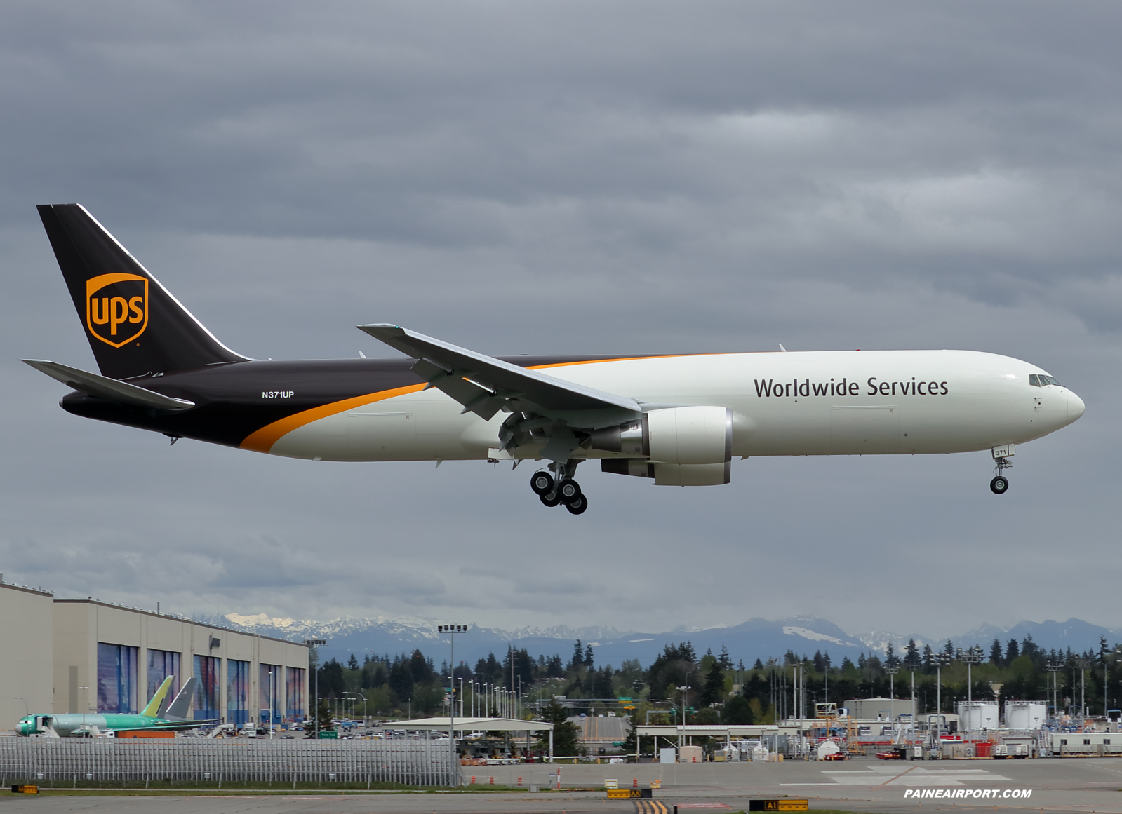 UPS 767 N371UP at Paine Field