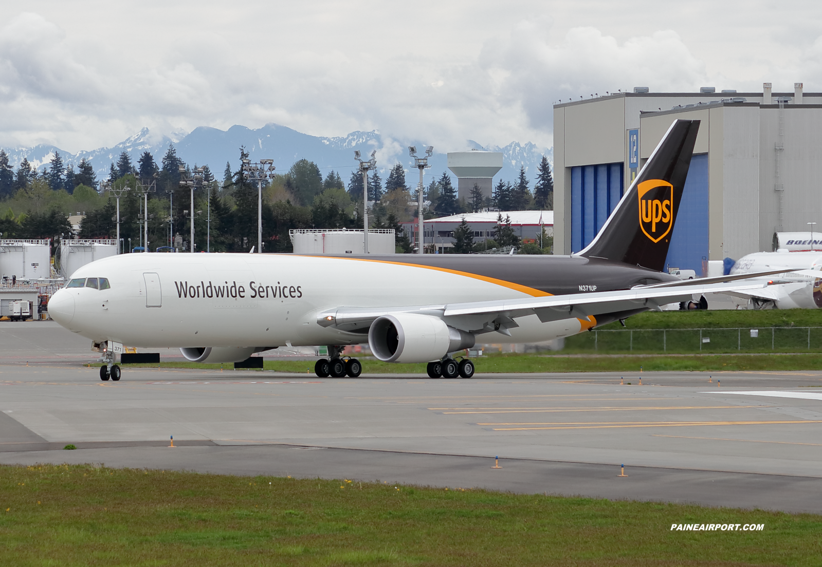 UPS 767 N371UP at Paine Field