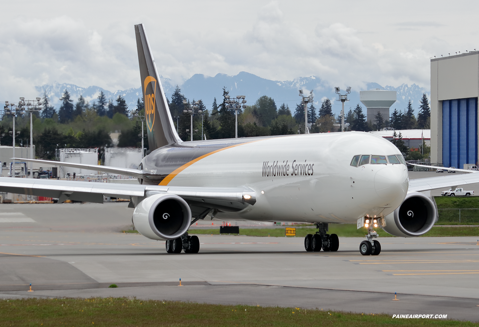 UPS 767 N371UP at Paine Field