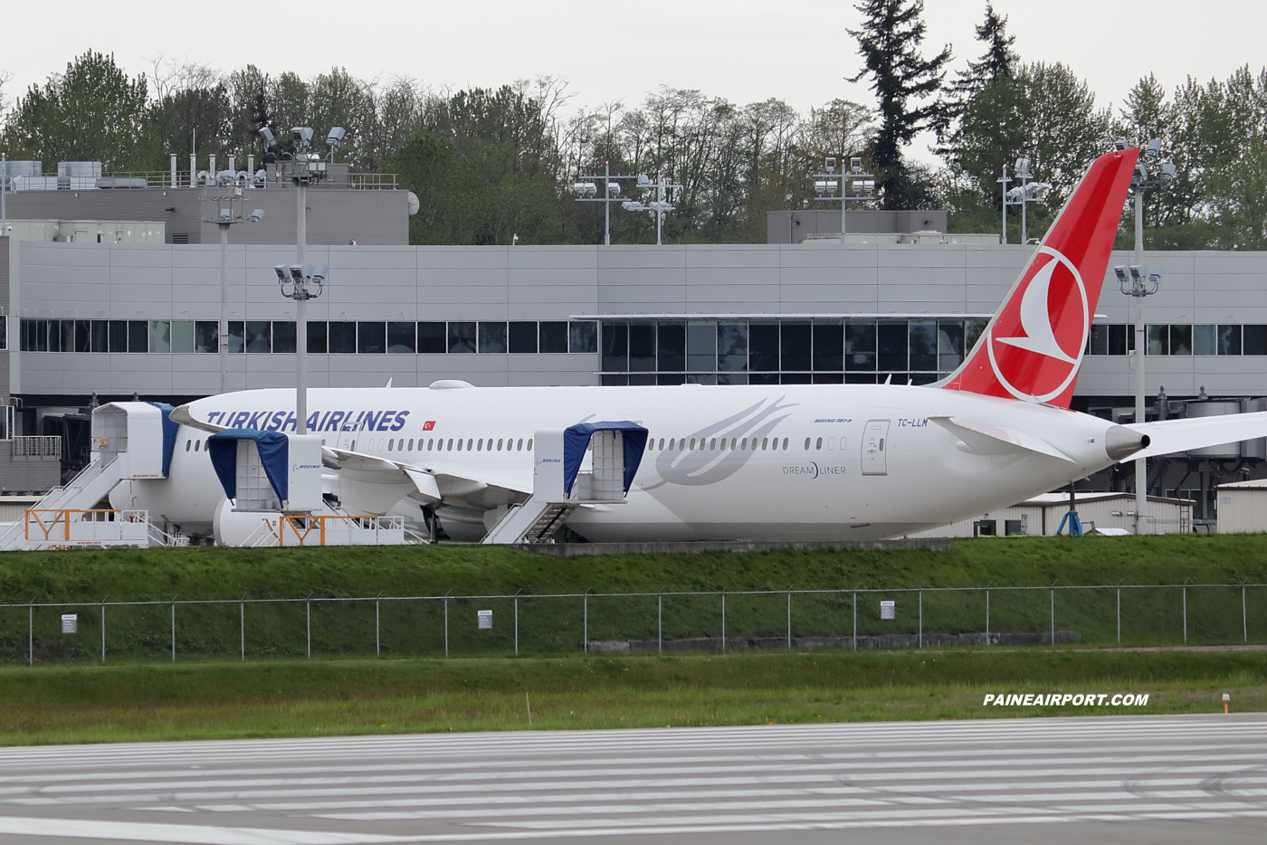 Turkish Airlines 787-9 TC-LLM at Paine Field