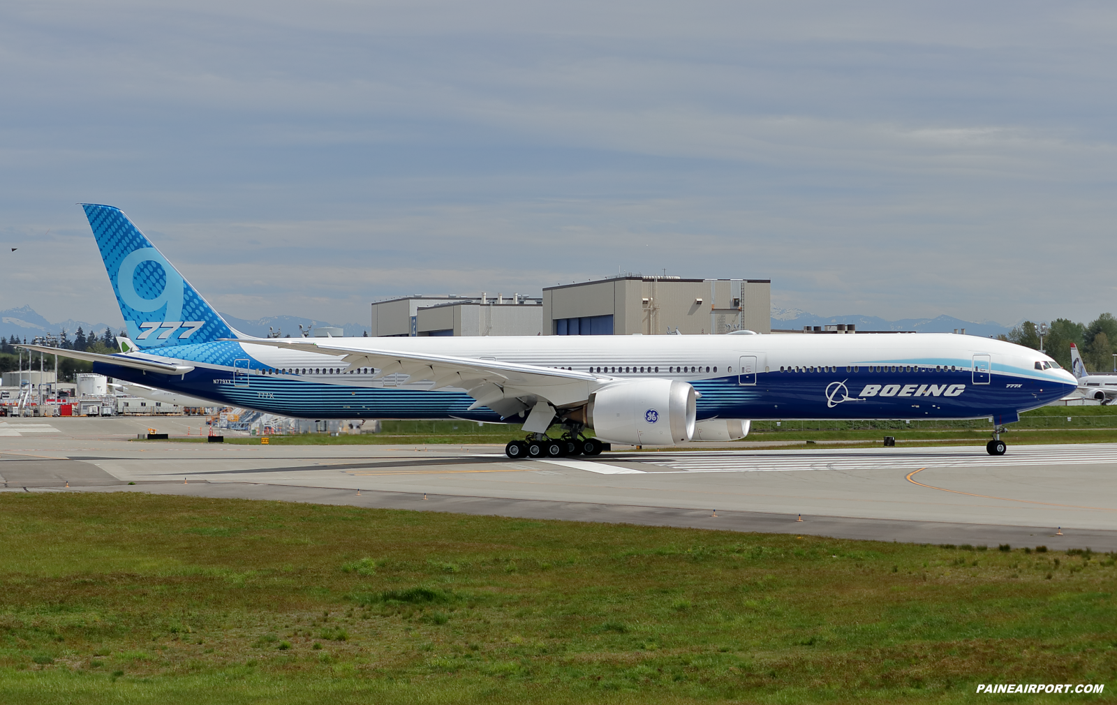 777-9 N779XX at Paine Field