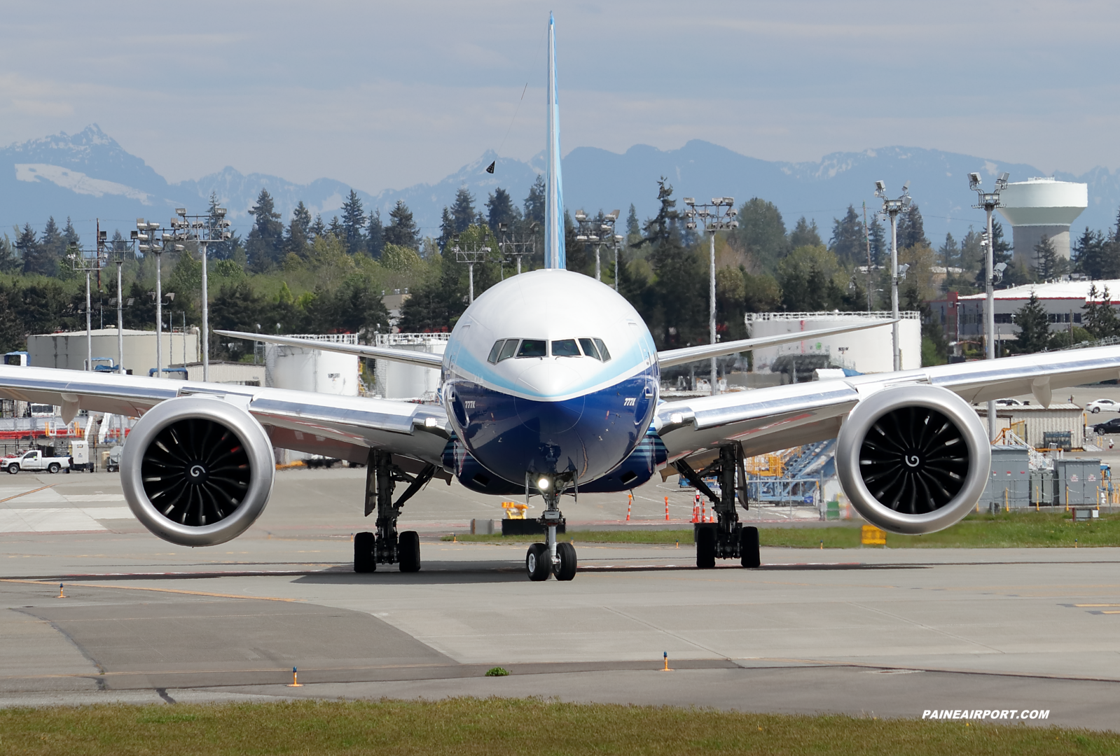 777-9 N779XX at Paine Field