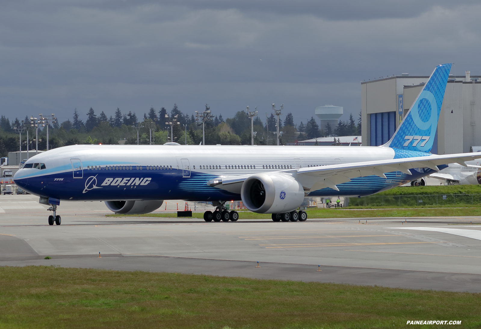 777-9 N779XX at Paine Field 