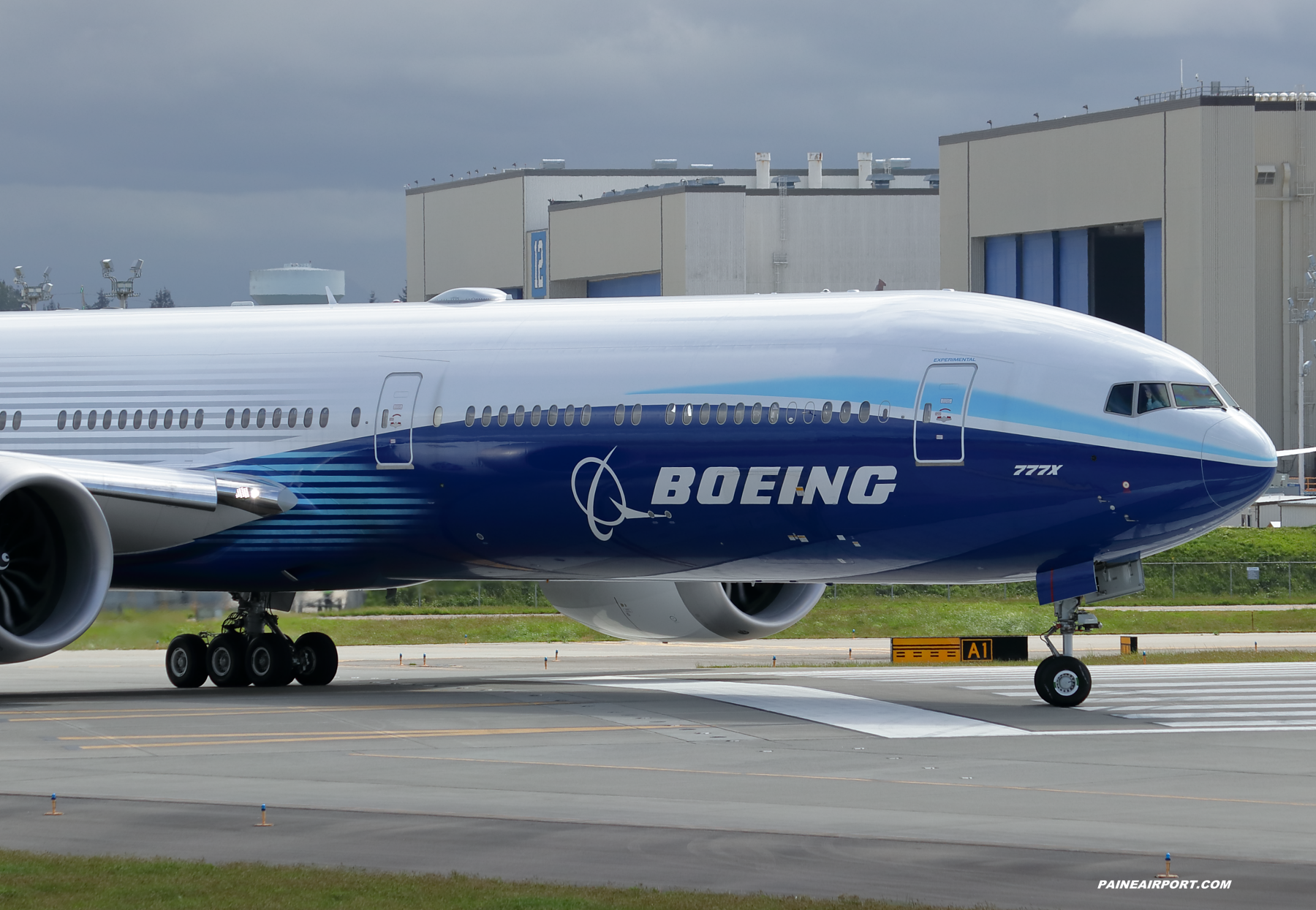 777-9 N779XX at Paine Field 