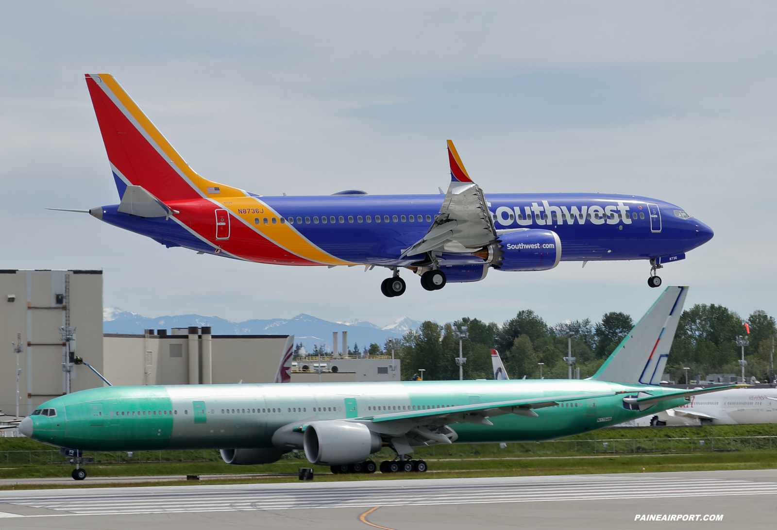 Southwest Airlines 737 N8736J at Paine Field 