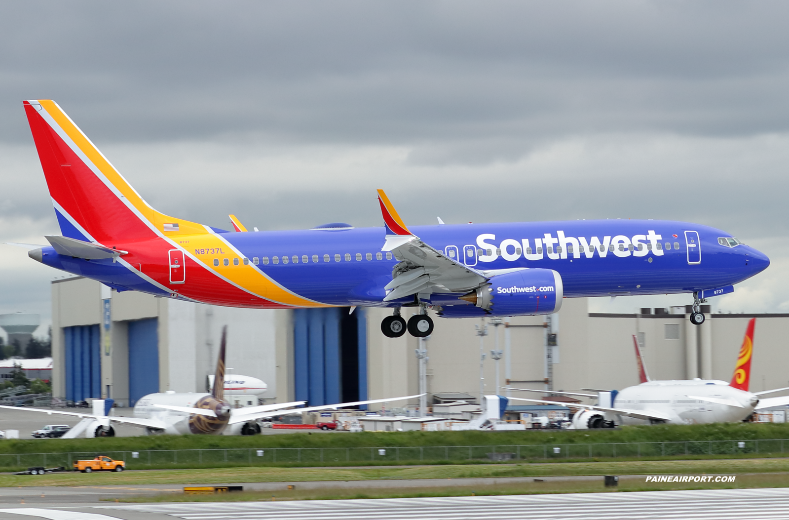 Southwest Airlines 737 N8737L at Paine Field