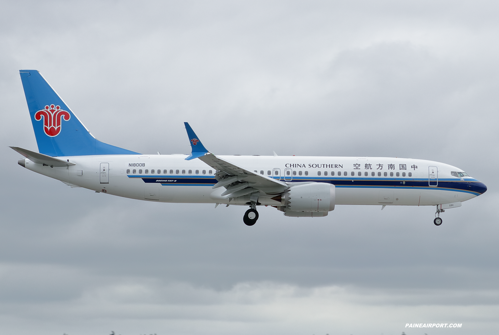 China Southern 737 at Paine Field