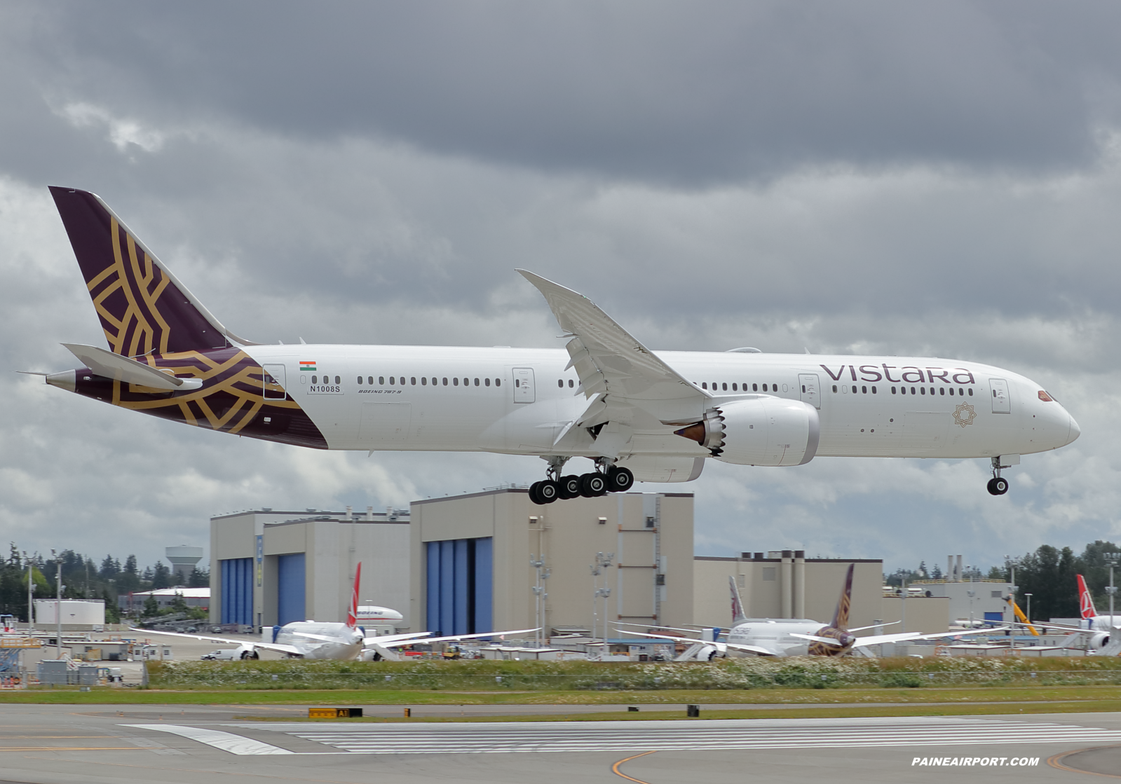 Vistara 787-9 N1008S at KPAE Paine Field