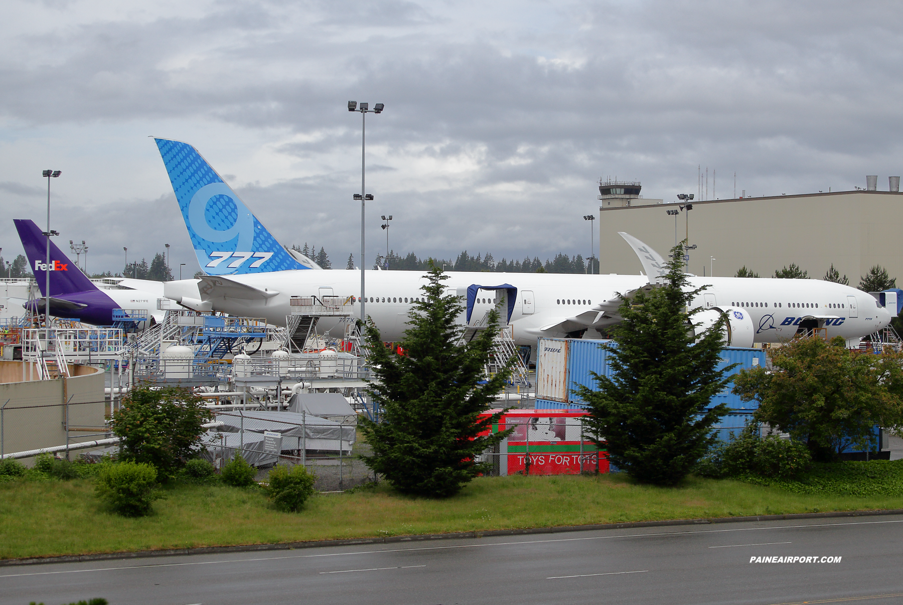 777-9 N779XY at KPAE Paine Field