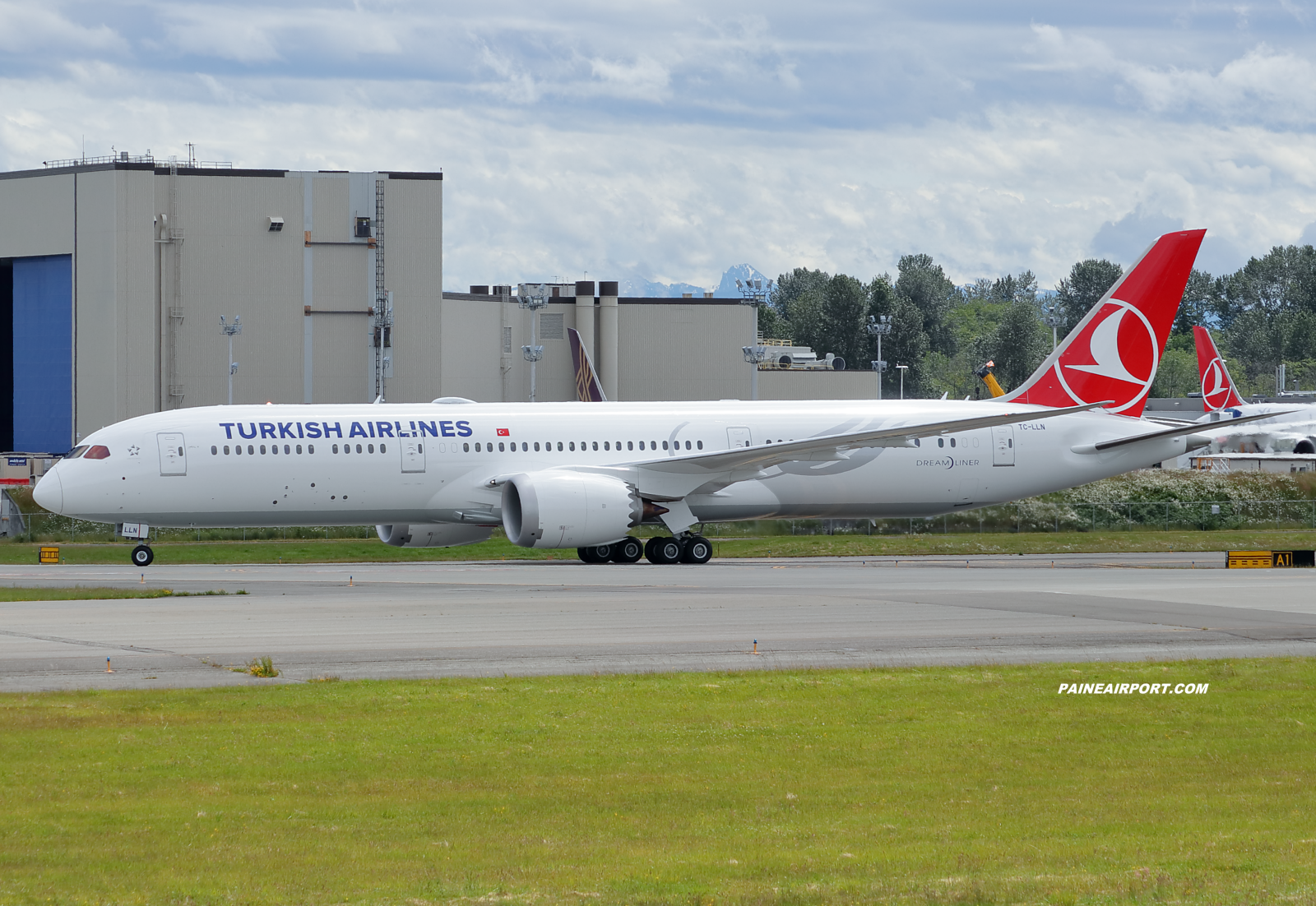 Turkish Airlines 787-9 TC-LLN at KPAE Paine Field